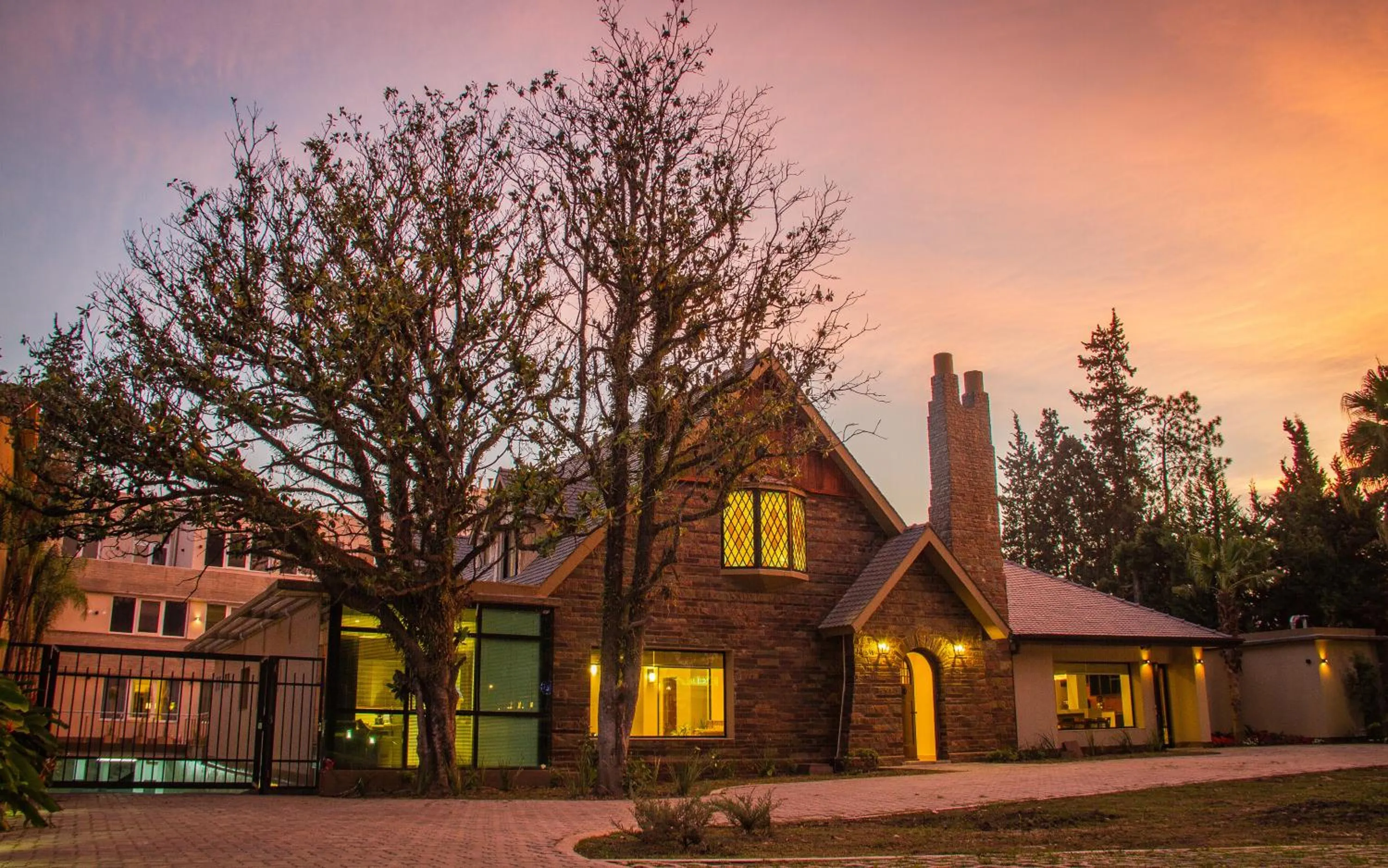 Facade/entrance in Howard Johnson Hotel Yerba Buena