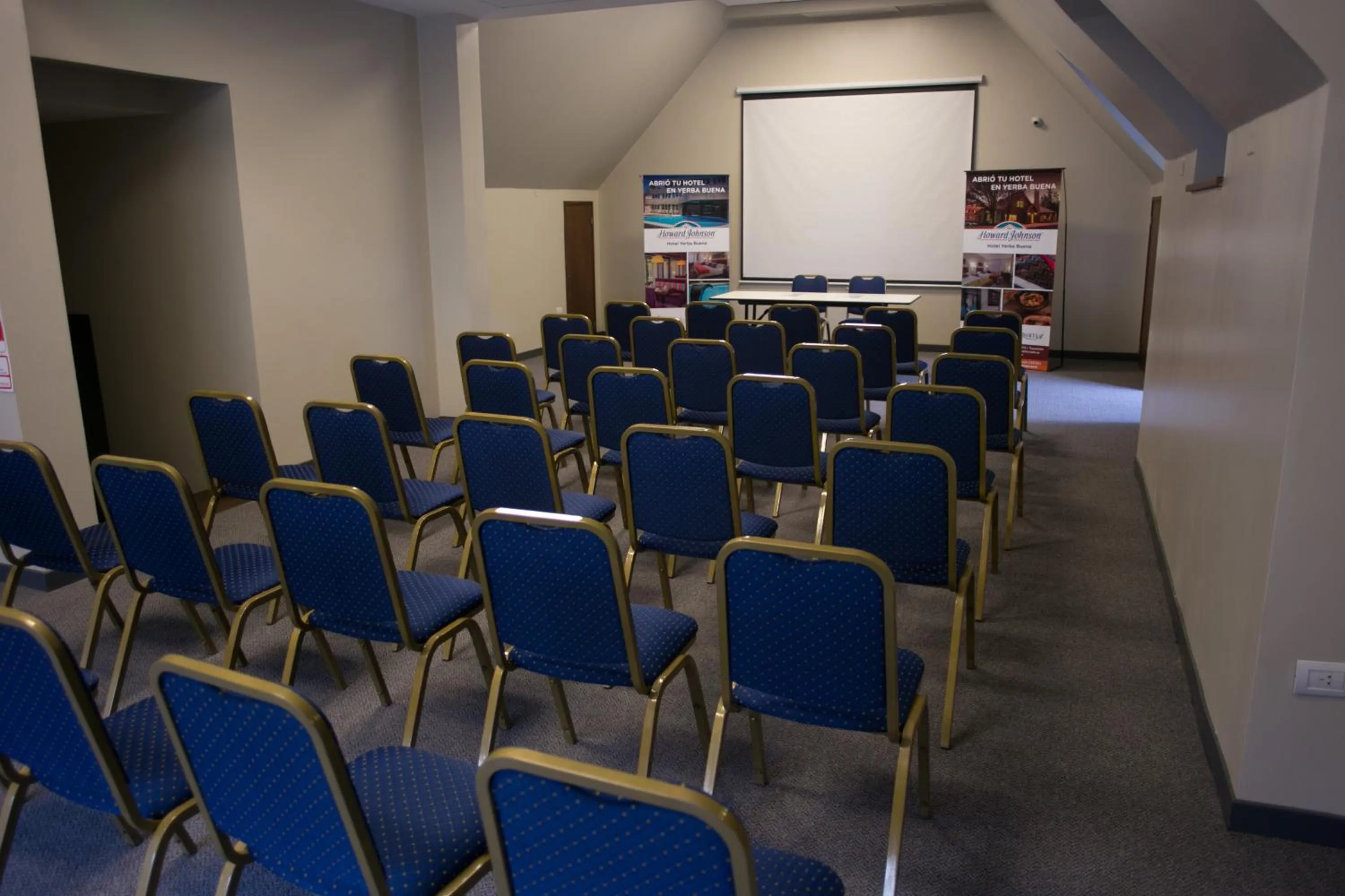 Business facilities in Howard Johnson Hotel Yerba Buena