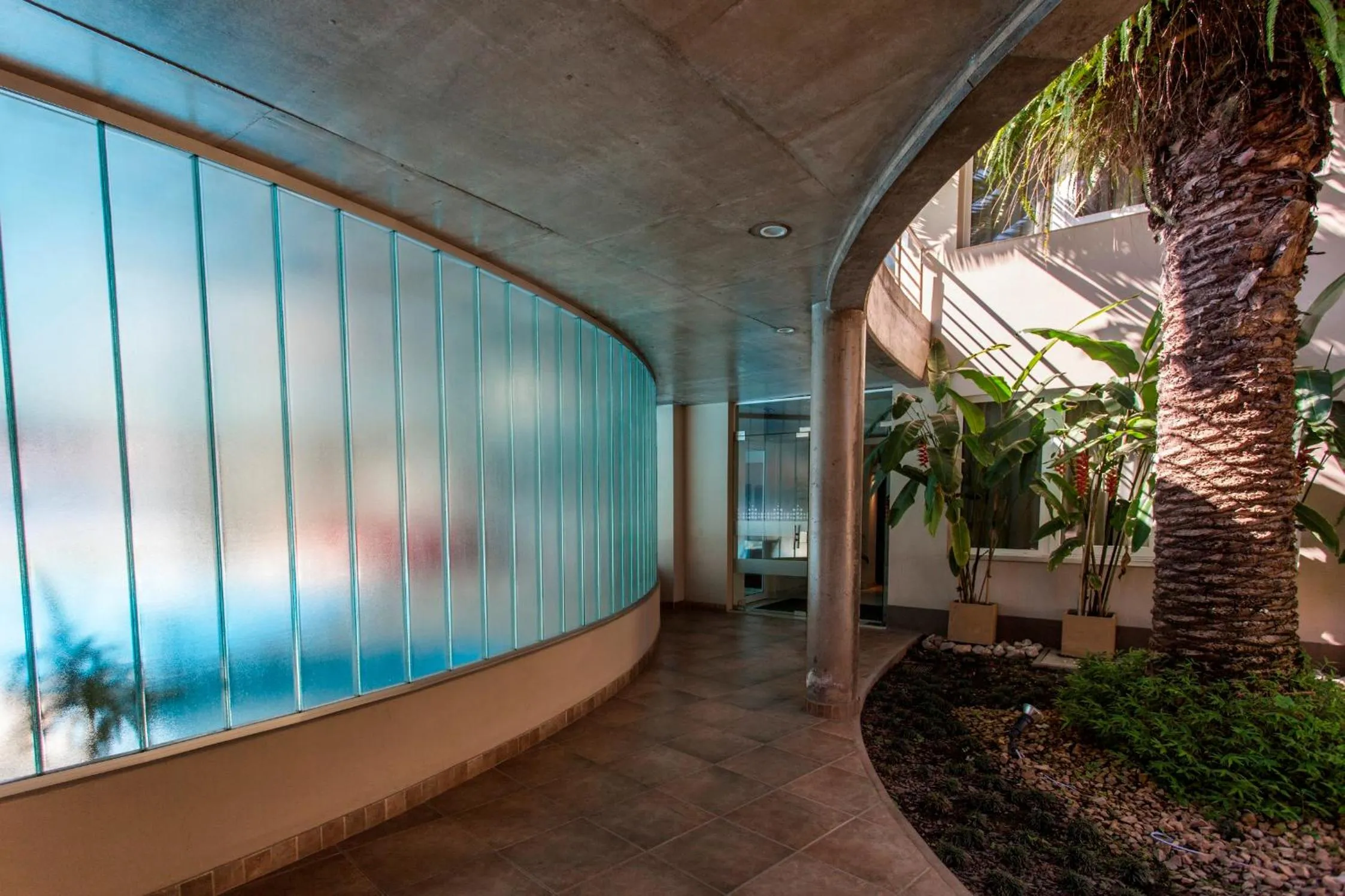 Day in Howard Johnson Hotel Yerba Buena