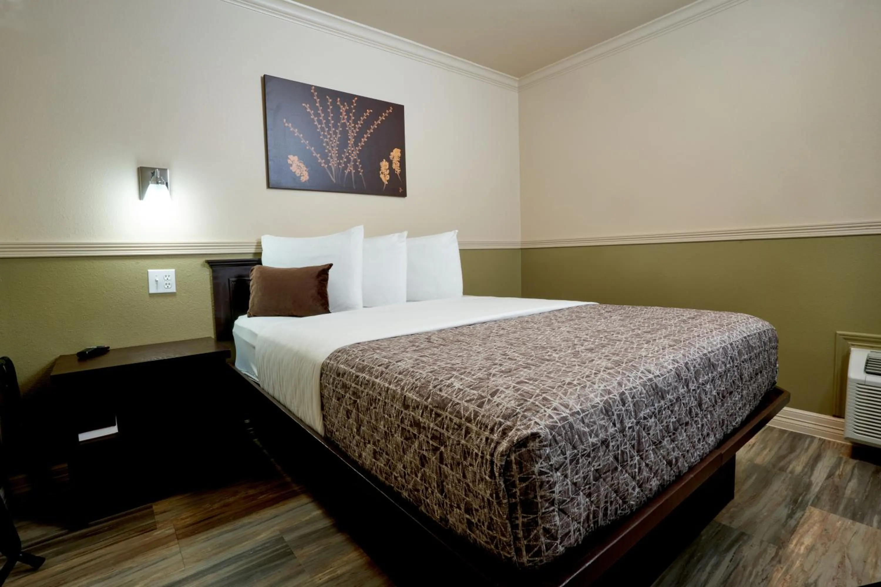 Bedroom, Bed in Family Garden Inn & Suites