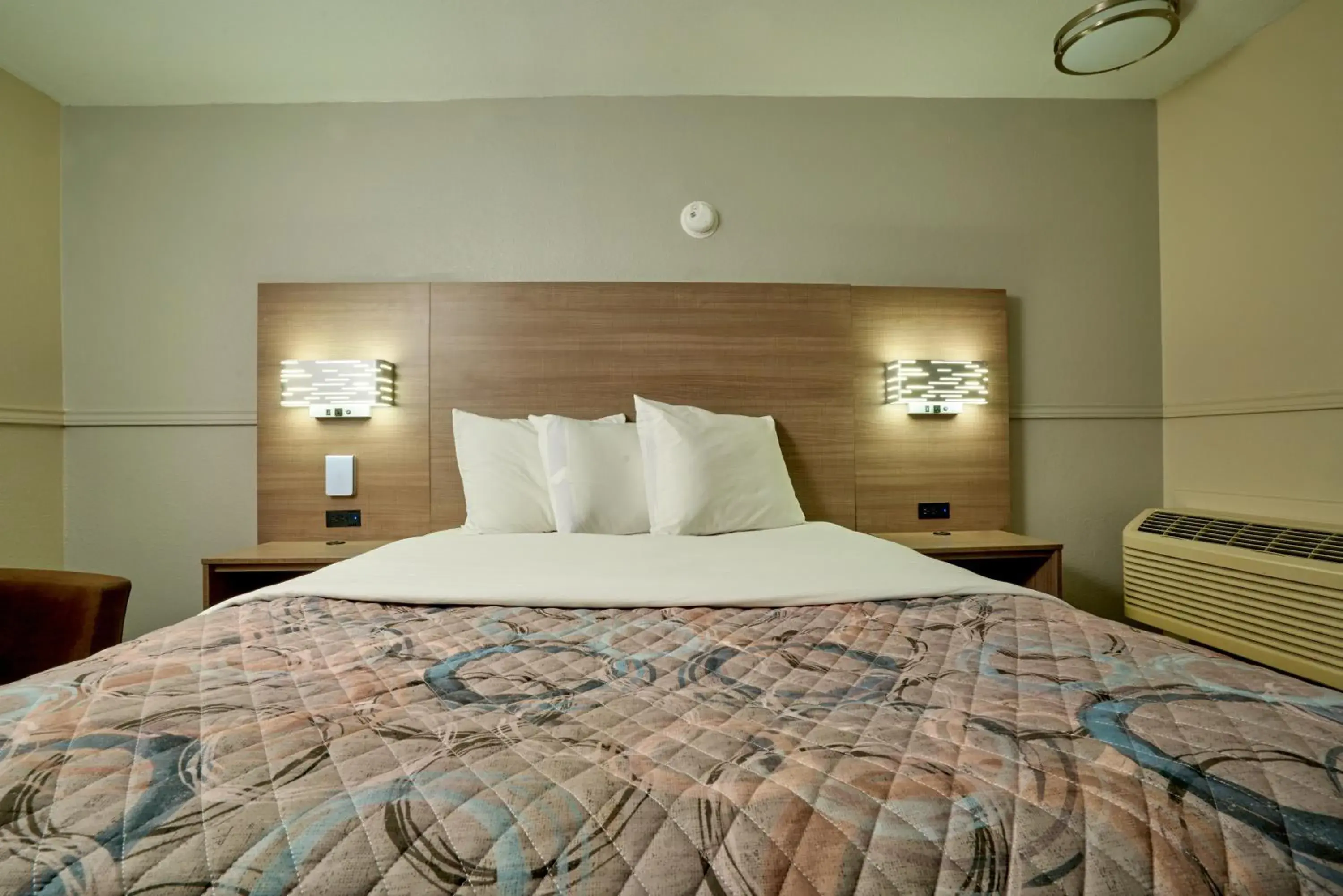 Garden Queen Room - single occupancy in Family Garden Inn & Suites Garden Queen Room - single occupancy in Family Garden Inn & Suites