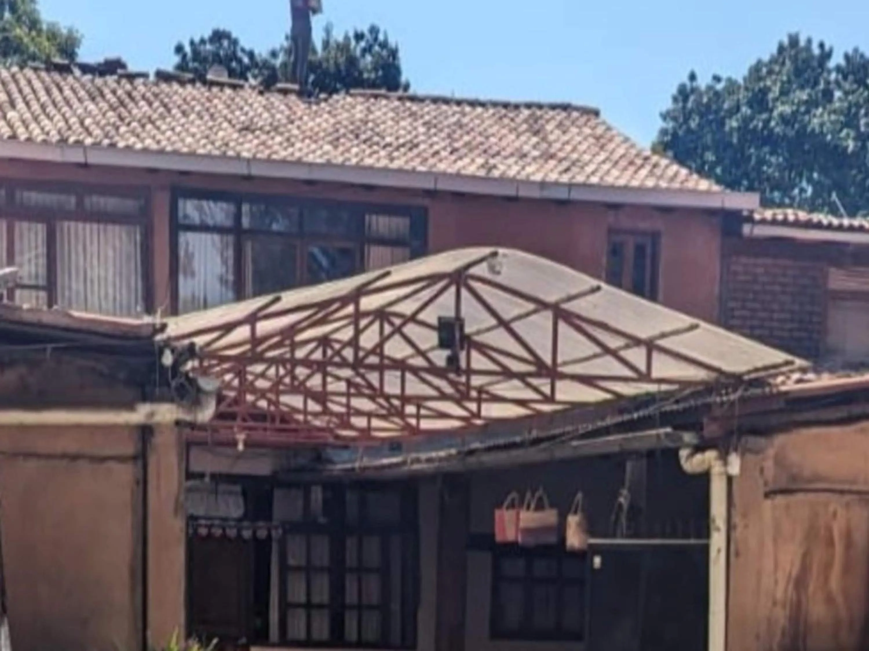 Facade/entrance in OYO Los Alcatraces