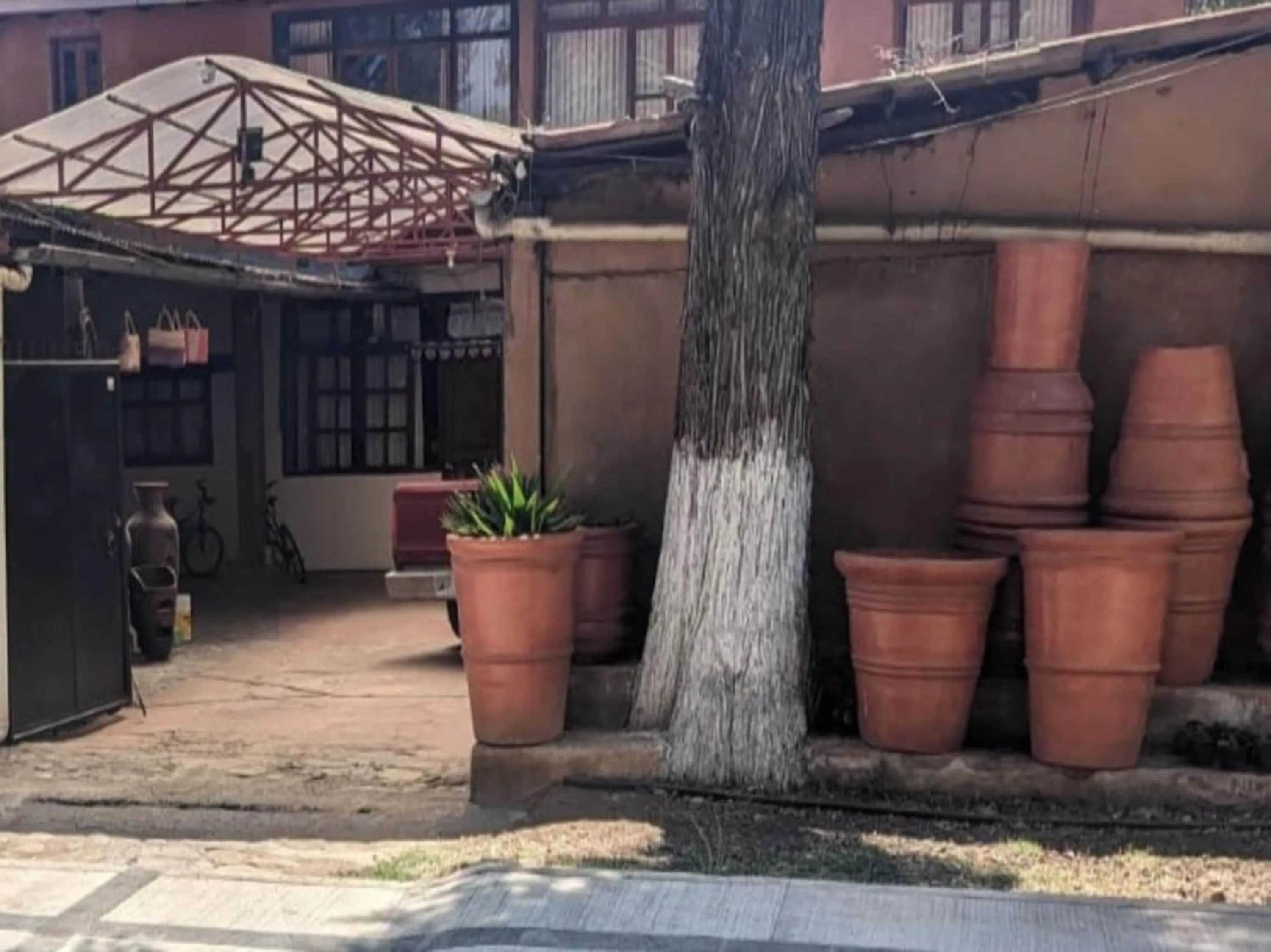 Facade/entrance in OYO Los Alcatraces