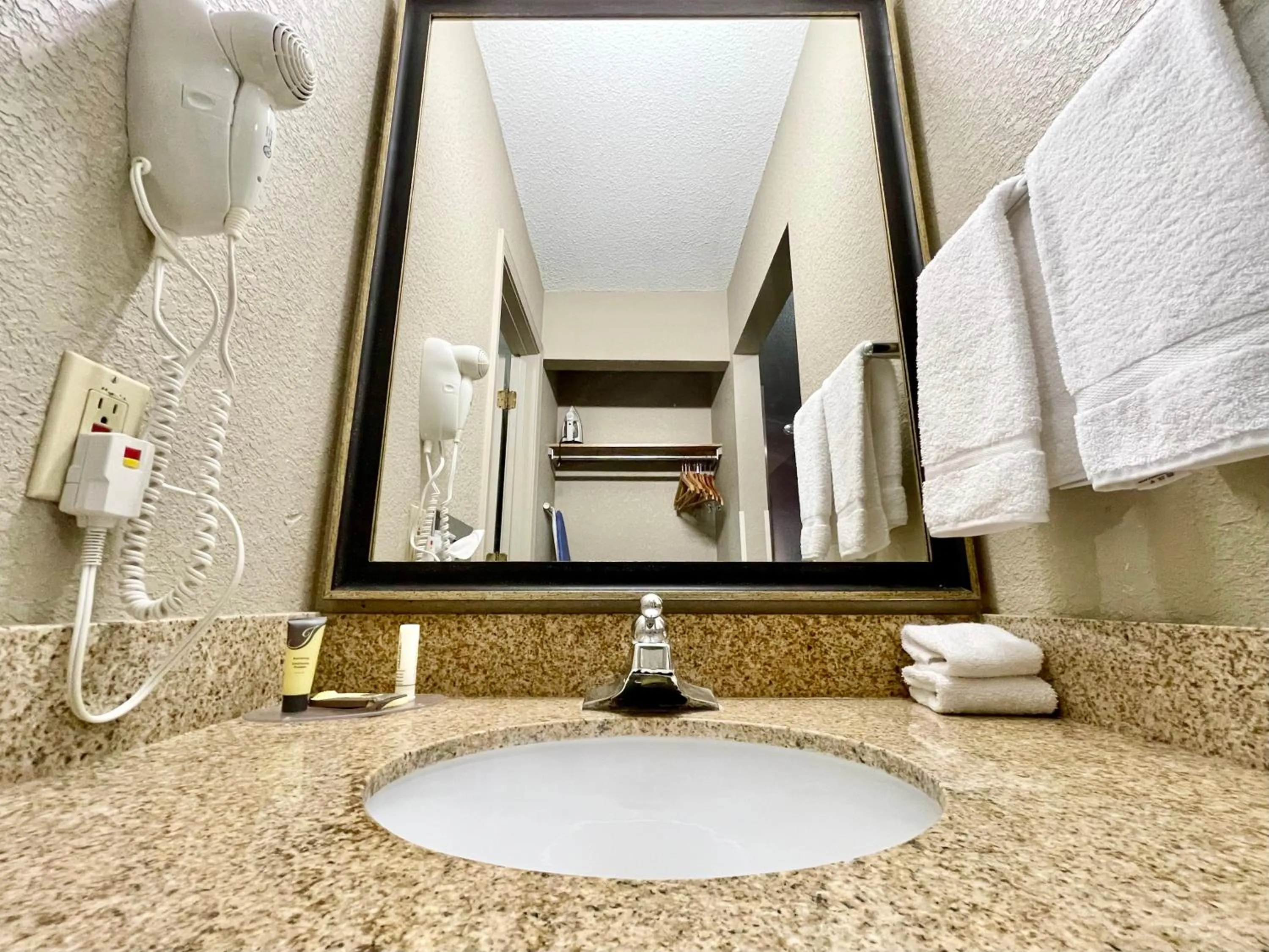 FairBridge Inn & Suites Fort Wayne