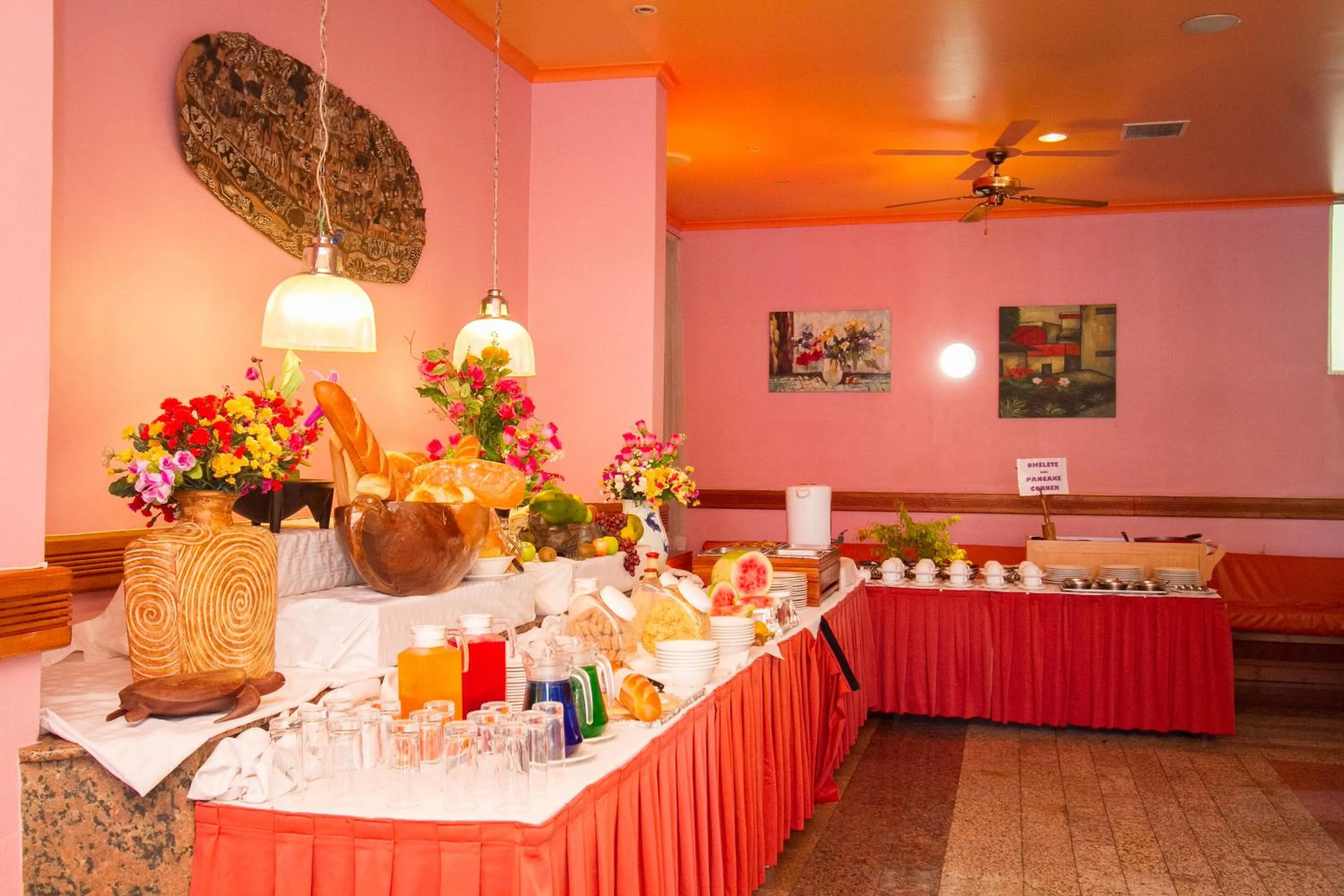 Restaurant/places to eat in Hideaway Hotel