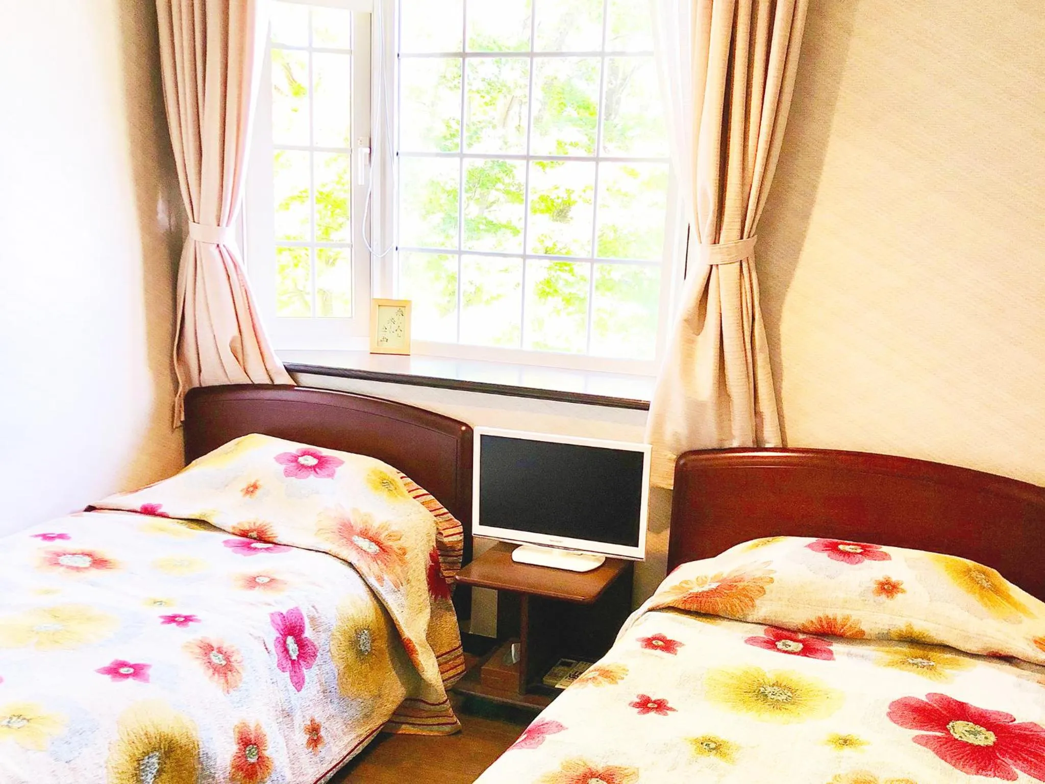 Photo of the whole room, Bed in Appi Life is Beautiful