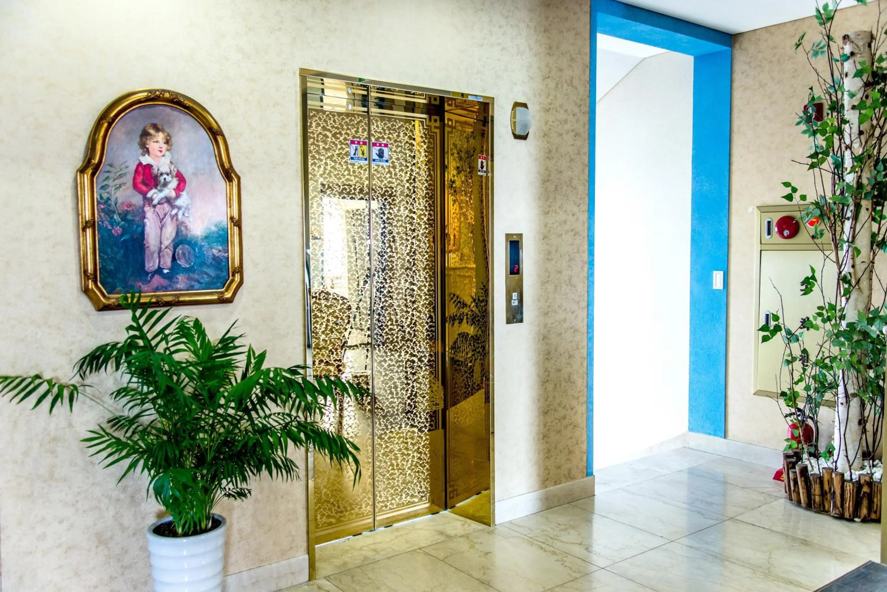 Facade/entrance in Hotel White House