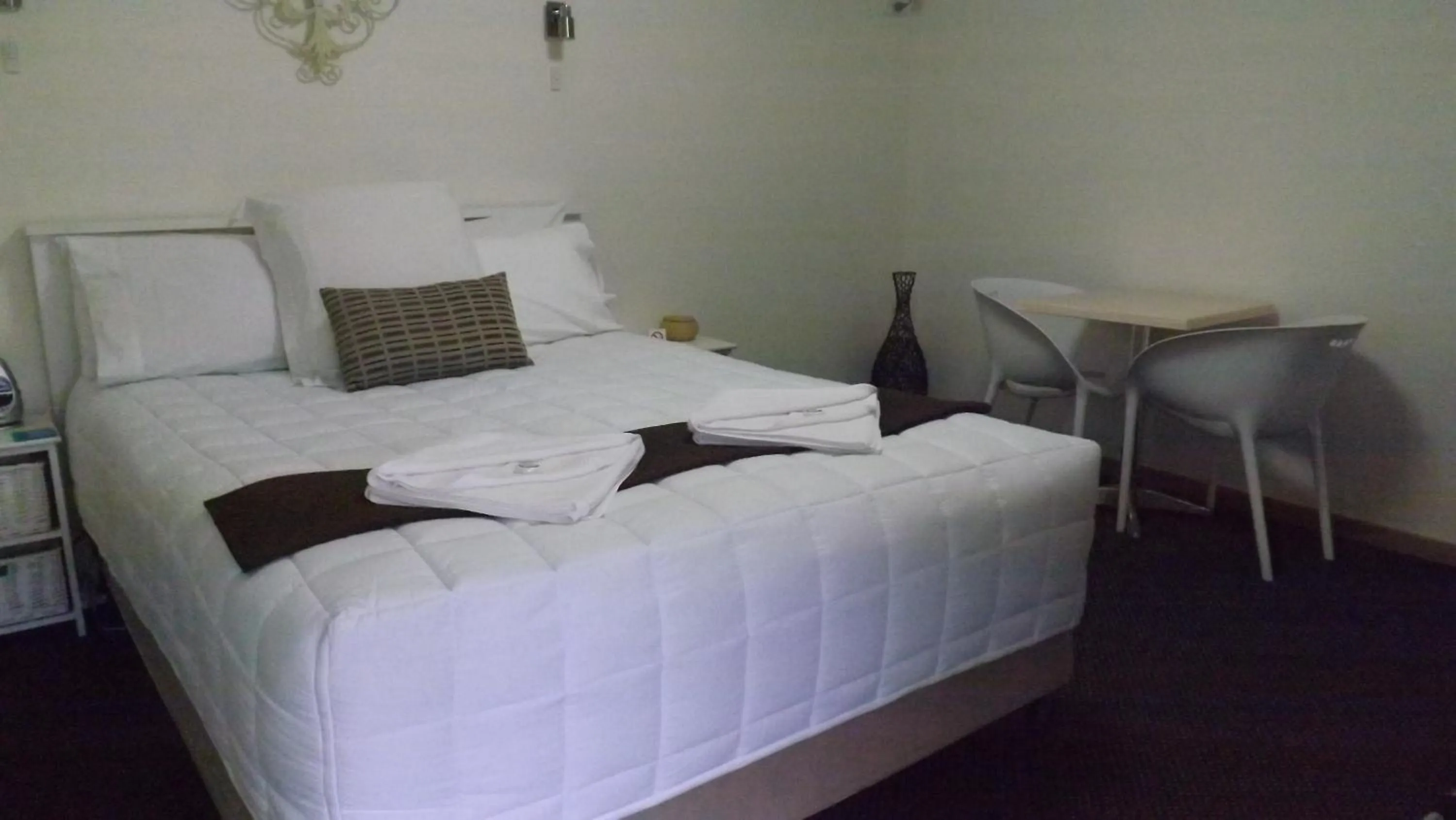 Bedroom, Bed in Karuah Motor Inn