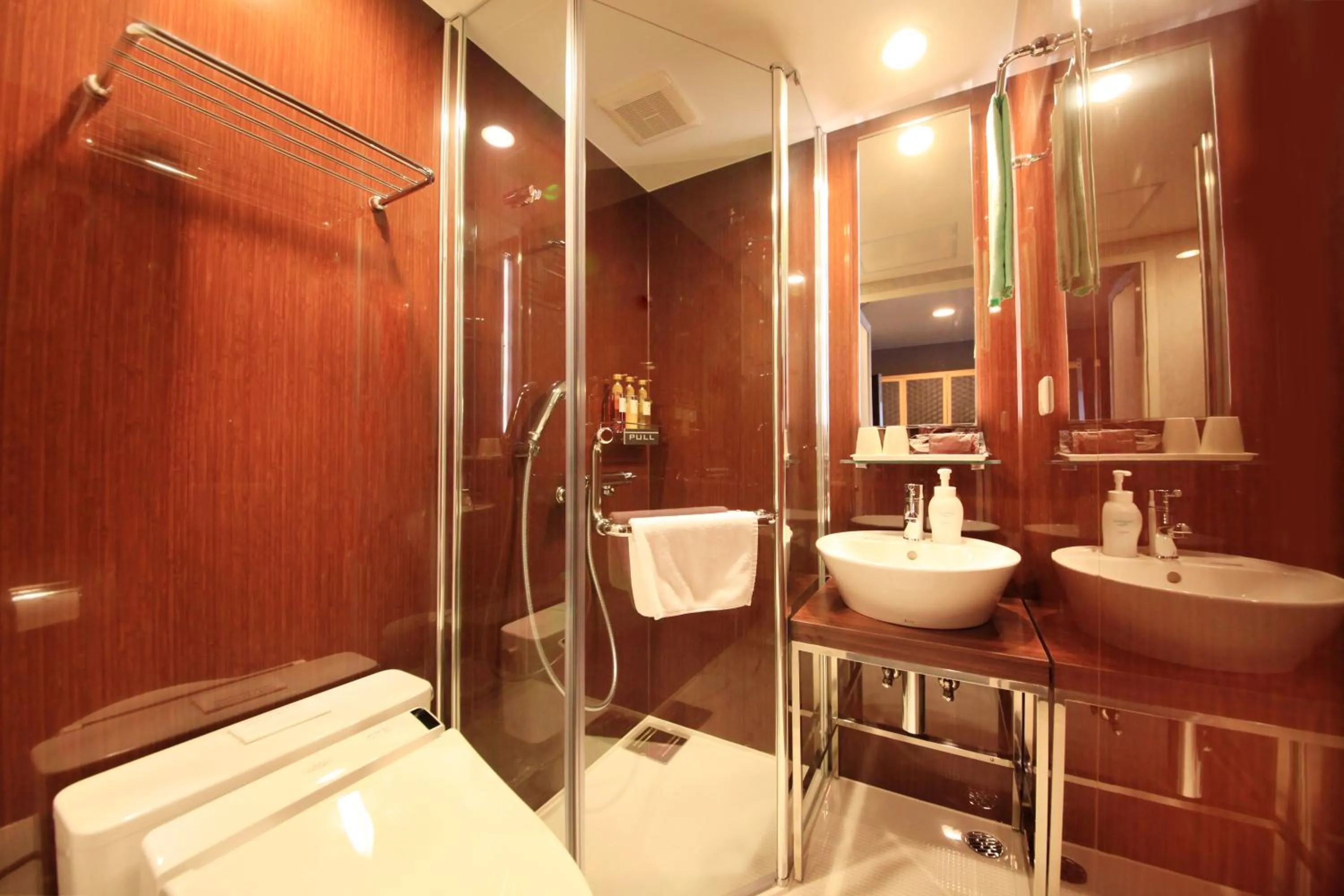 Shower in Yutorelo Karuizawa Hotel