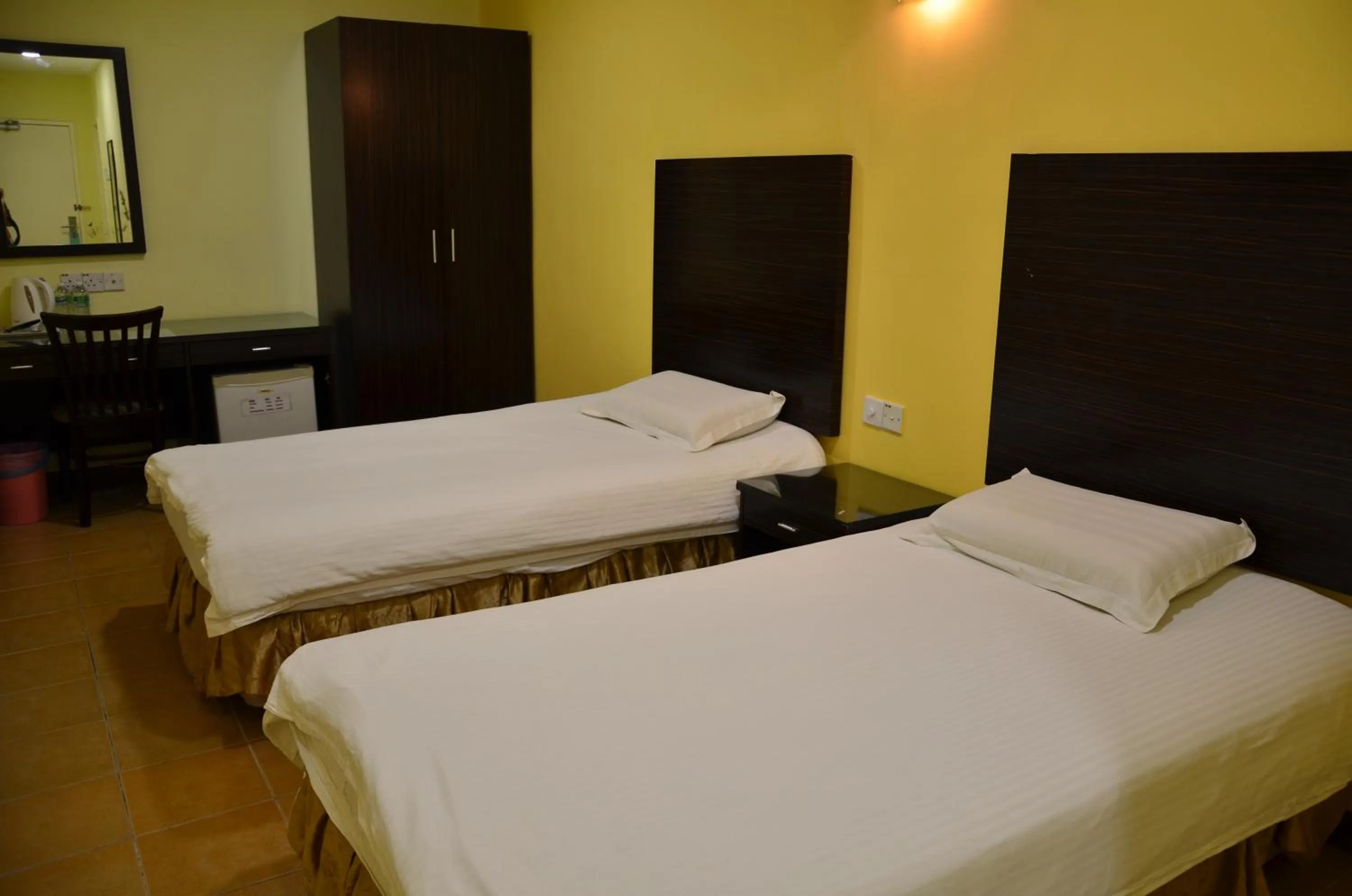 Photo of the whole room, Bed in New City Hotel