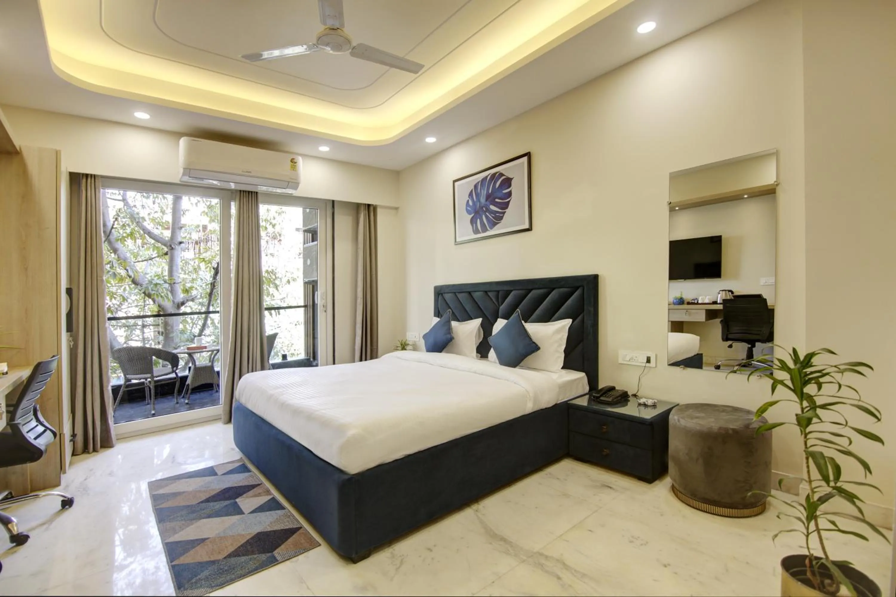 FlxHo Quad - Luxury Studio Apart Hotel DLF Cyber City