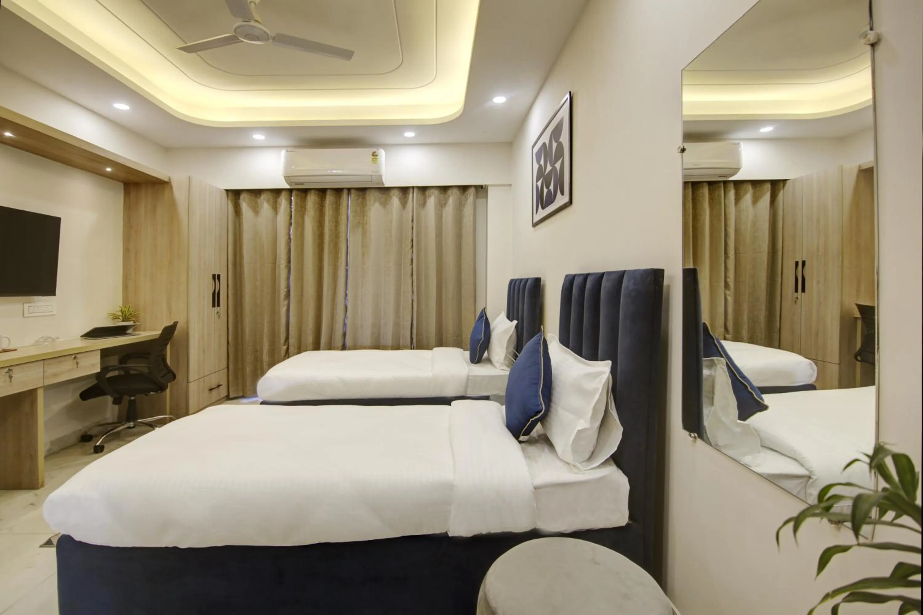 Bed in FlxHo Quad - Luxury Studio Apart Hotel DLF Cyber City