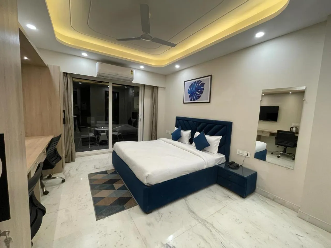 Bed in FlxHo Quad - Luxury Studio Apart Hotel DLF Cyber City