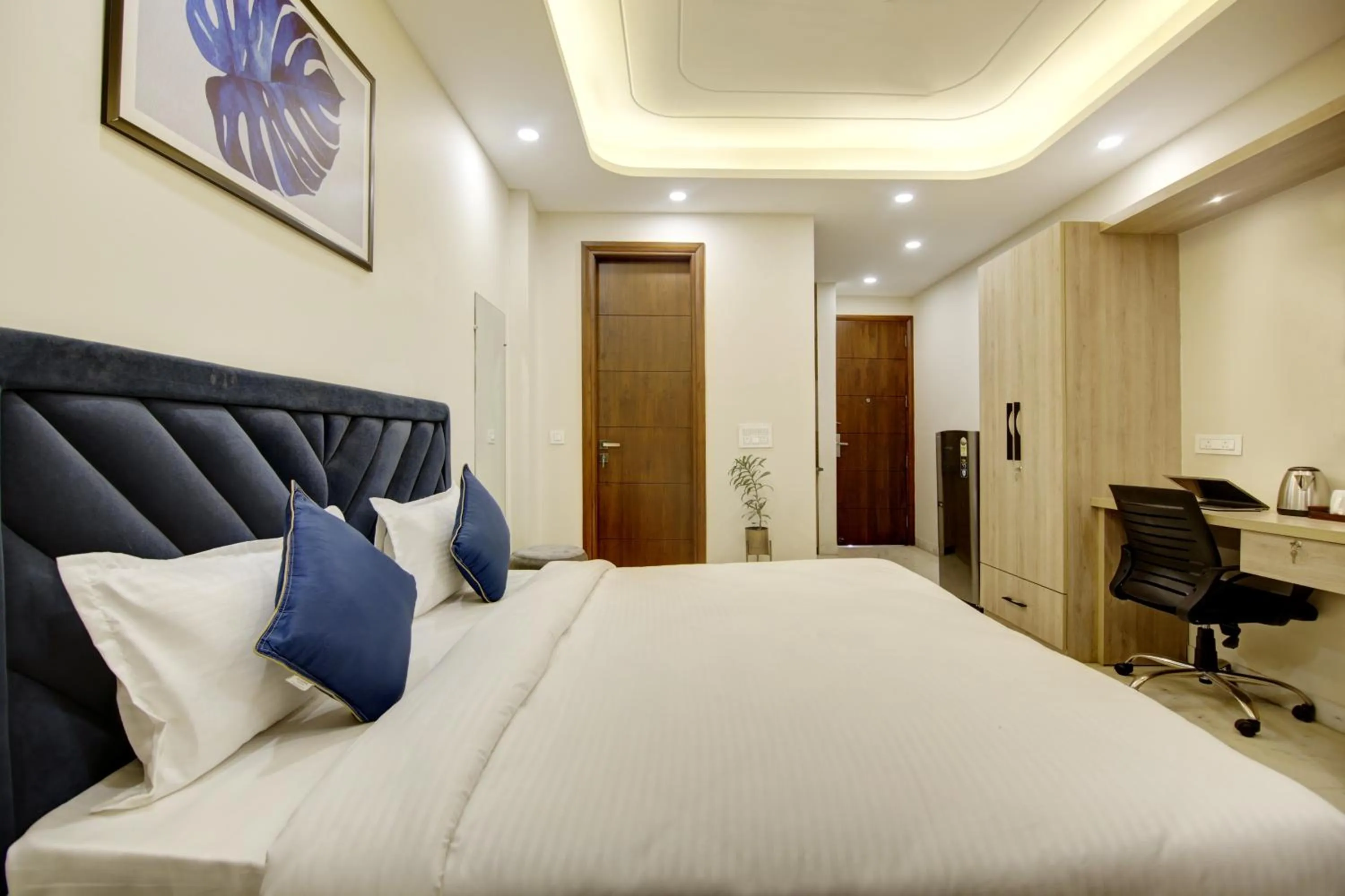 Bed in FlxHo Quad - Luxury Studio Apart Hotel DLF Cyber City