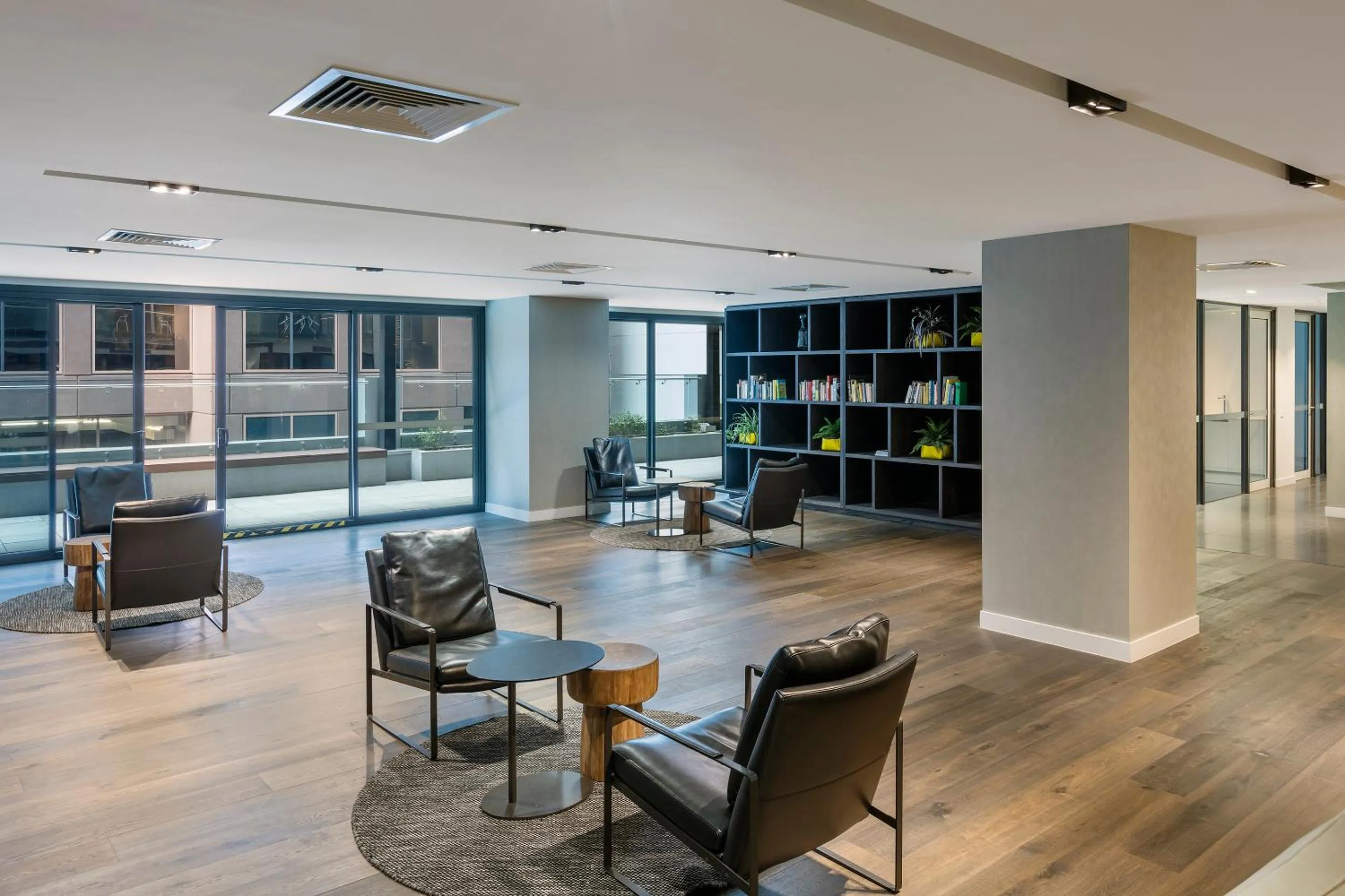 Communal lounge/ TV room in Wyndham Hotel Melbourne