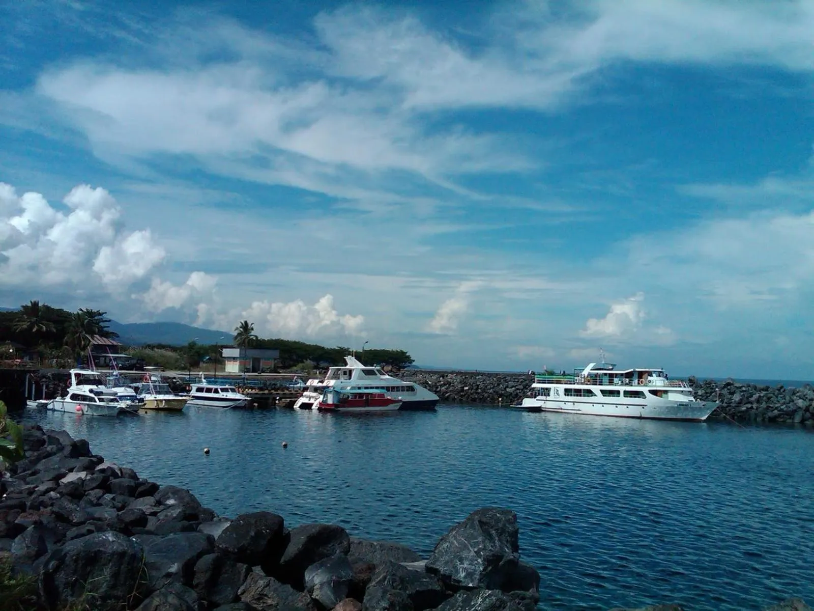 Beach in Apartemen MTC
