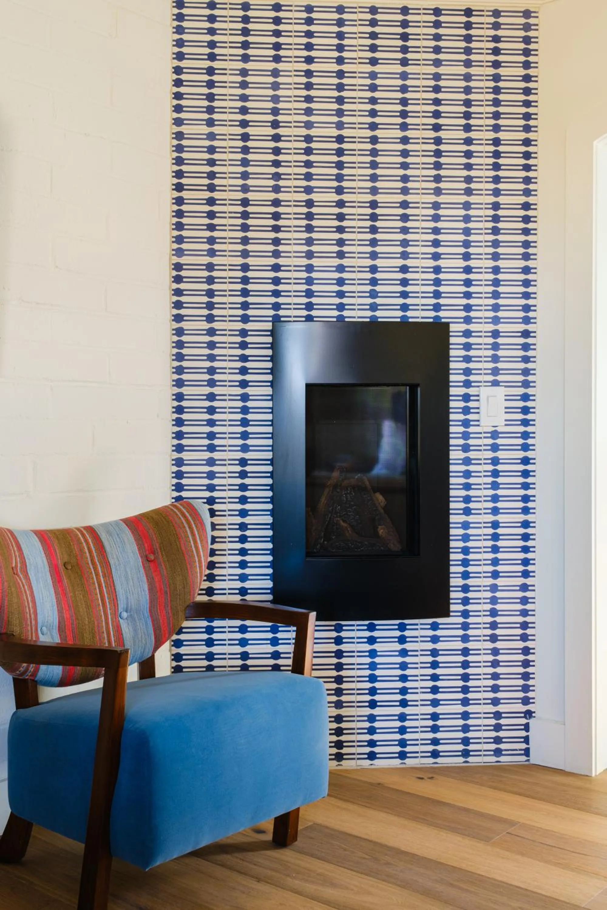 fireplace in River Lodge Paso - 21 & Over Pool