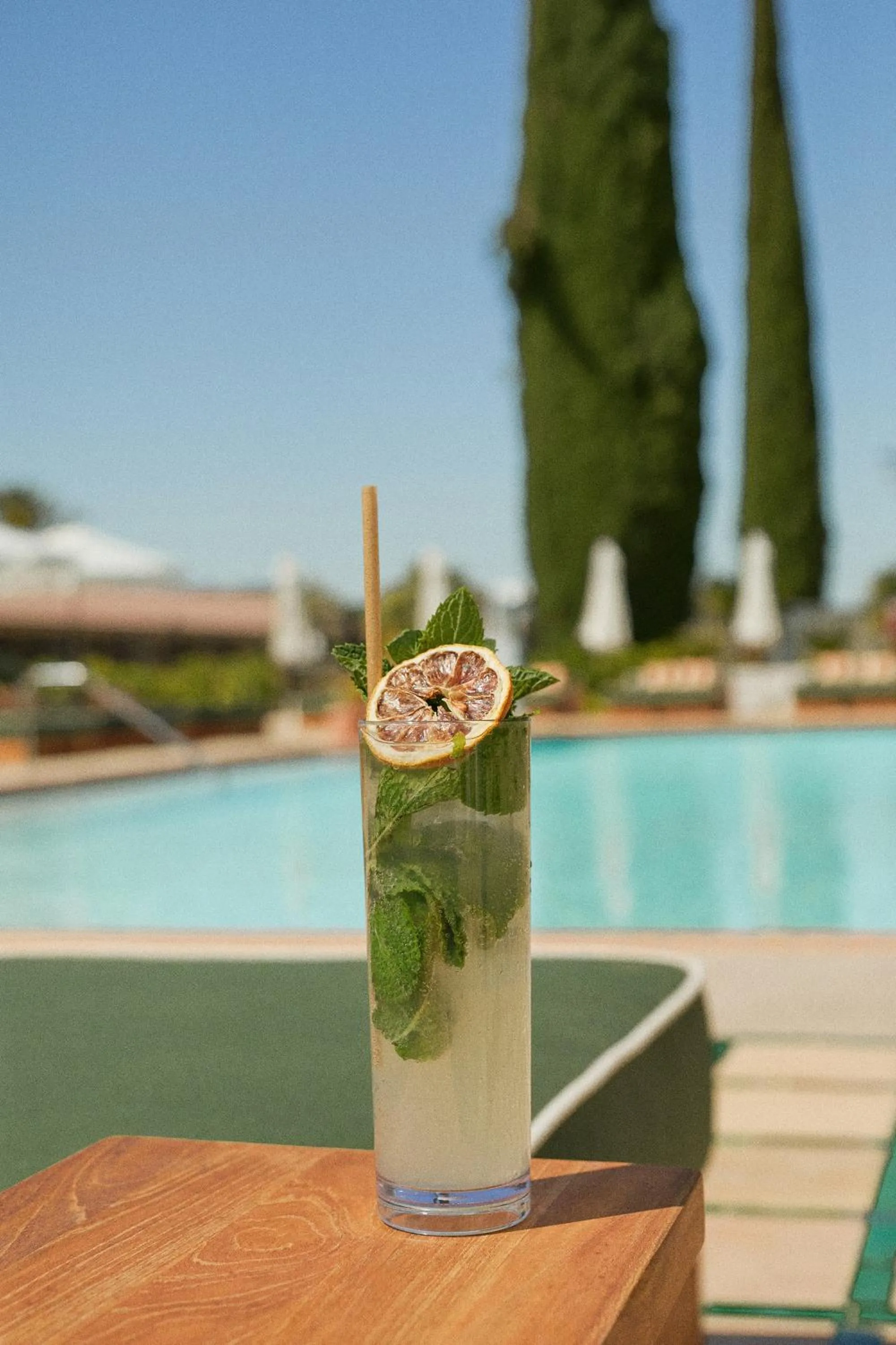 Alcoholic drinks in River Lodge Paso - 21 & Over Pool