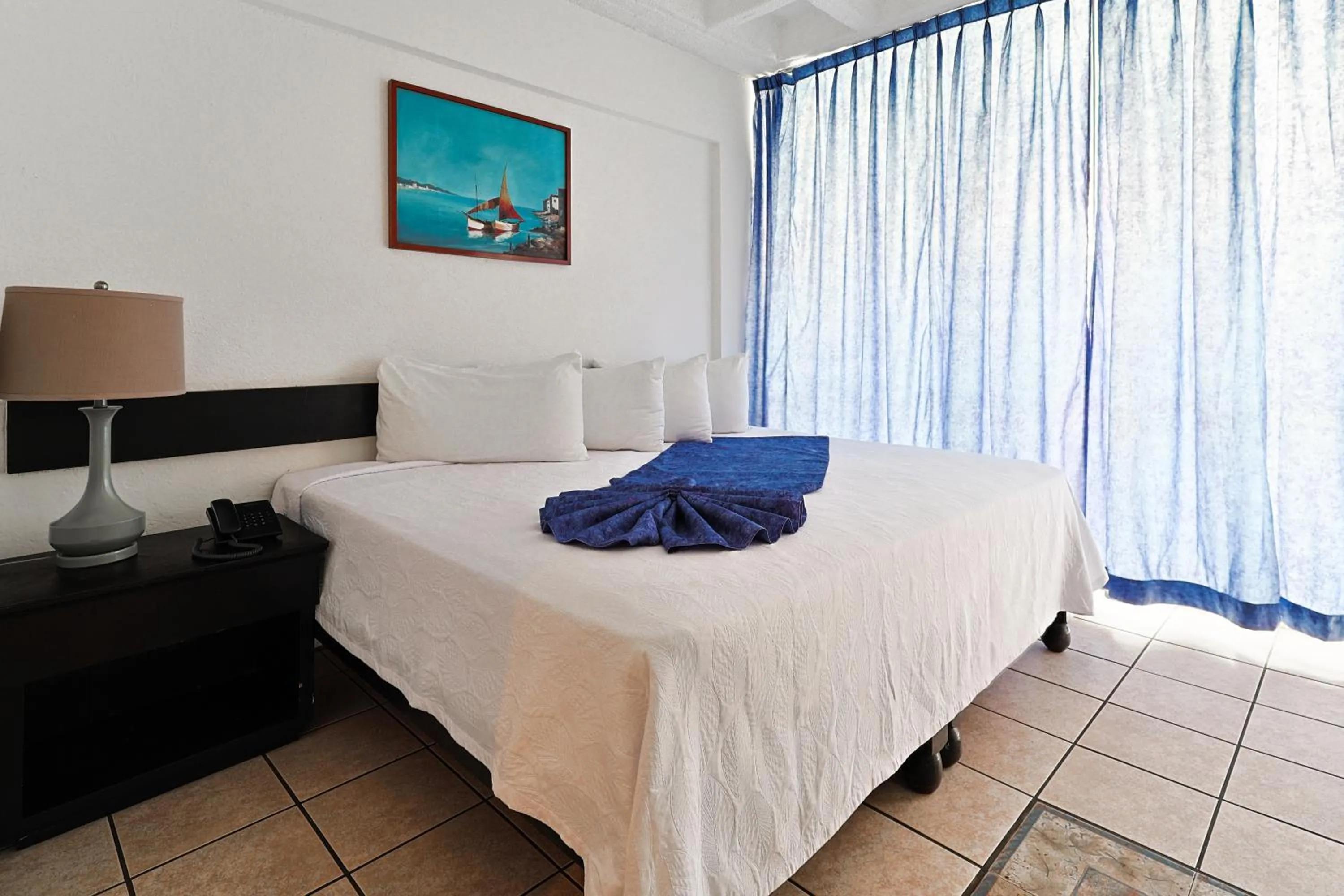 Bedroom, Bed in Hotel Delfín Vista Pier Beach Front