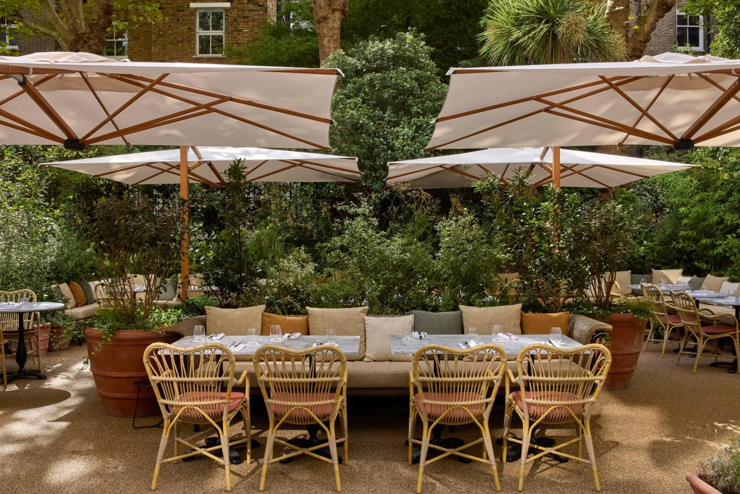 Restaurant/places to eat in Miiro Templeton Garden