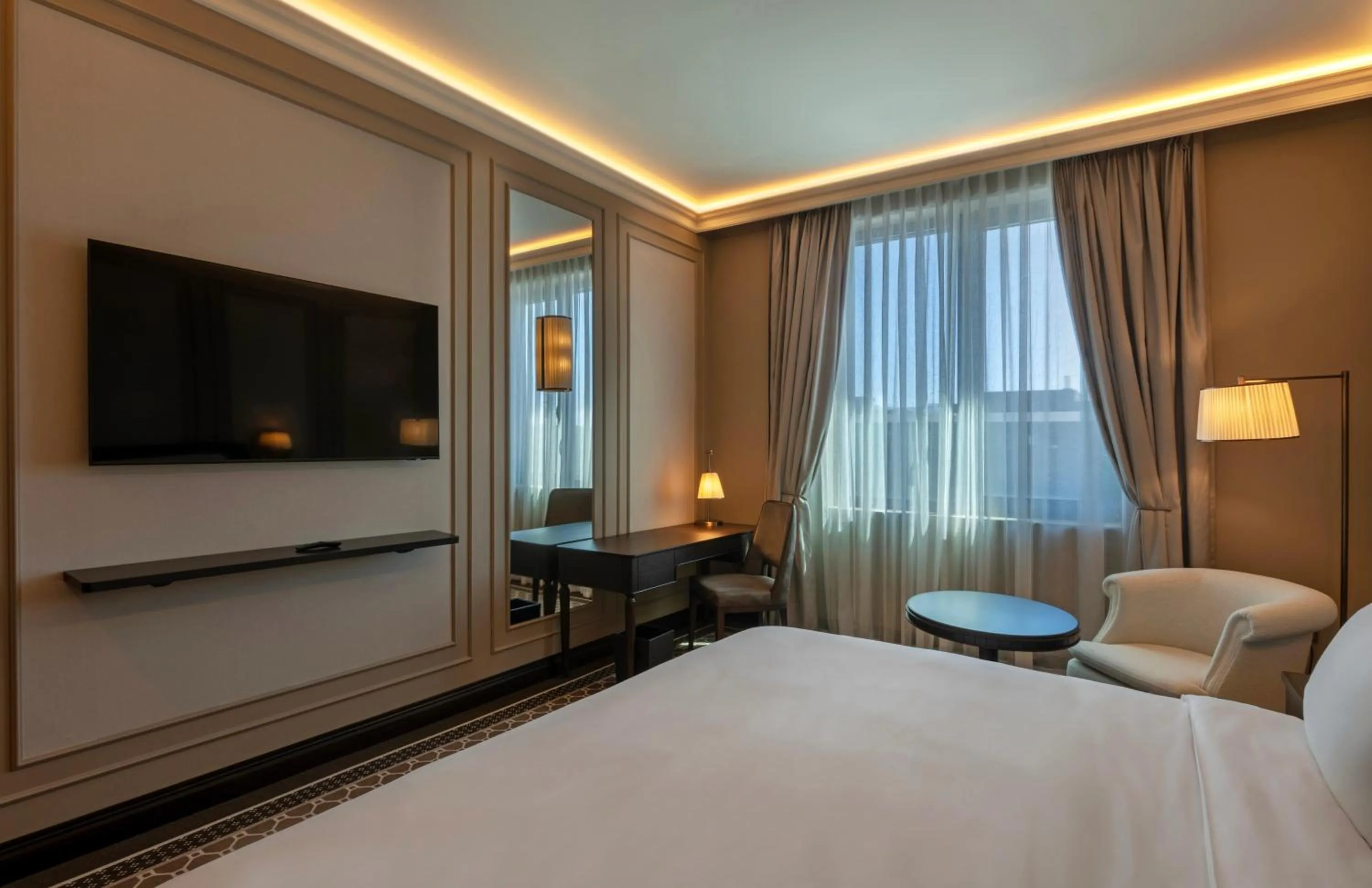 Bed in GoldenEye Hotel & Casino