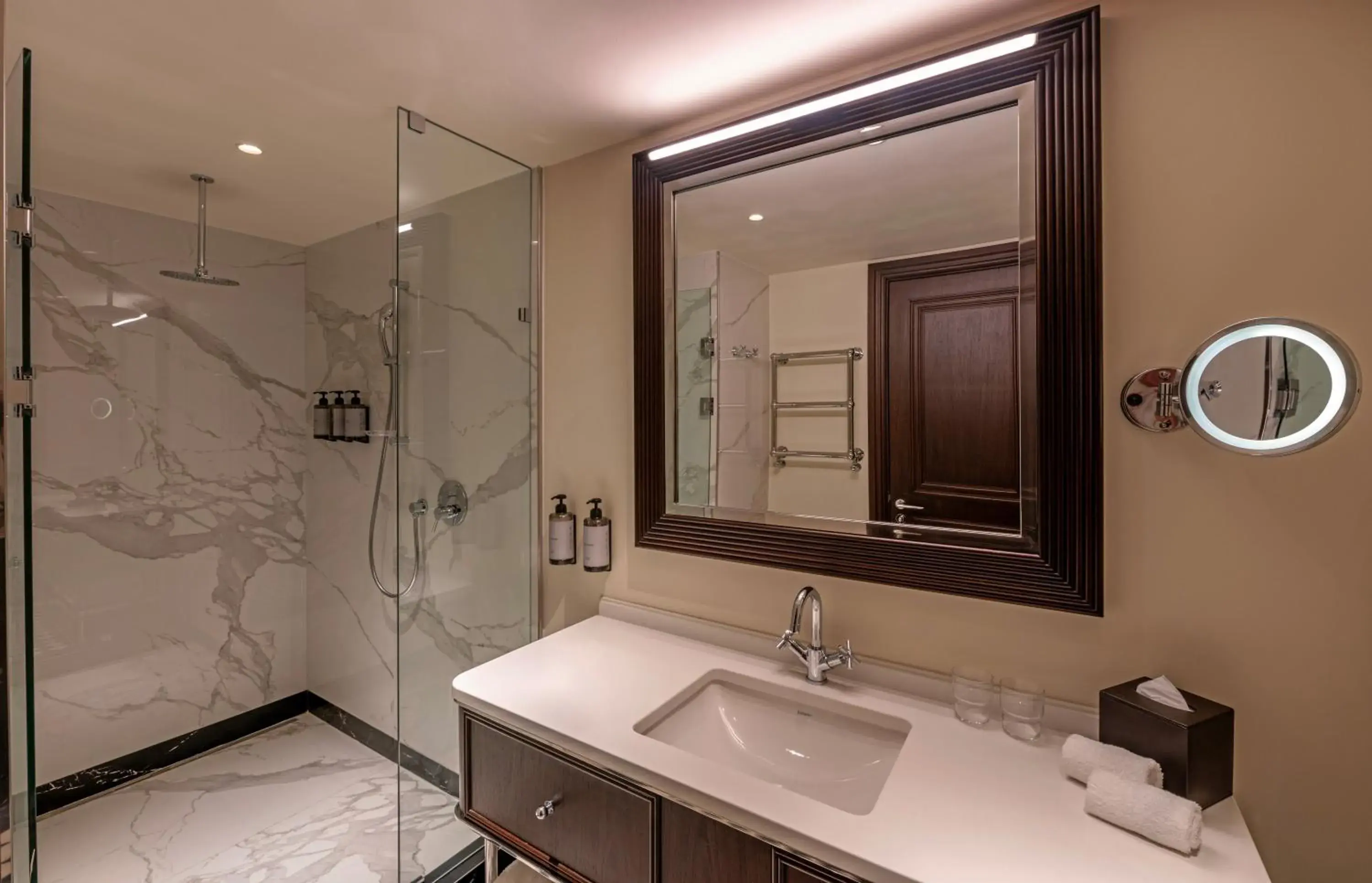 Superior Queen Room in GoldenEye Hotel & Casino Superior Queen Room in GoldenEye Hotel & Casino