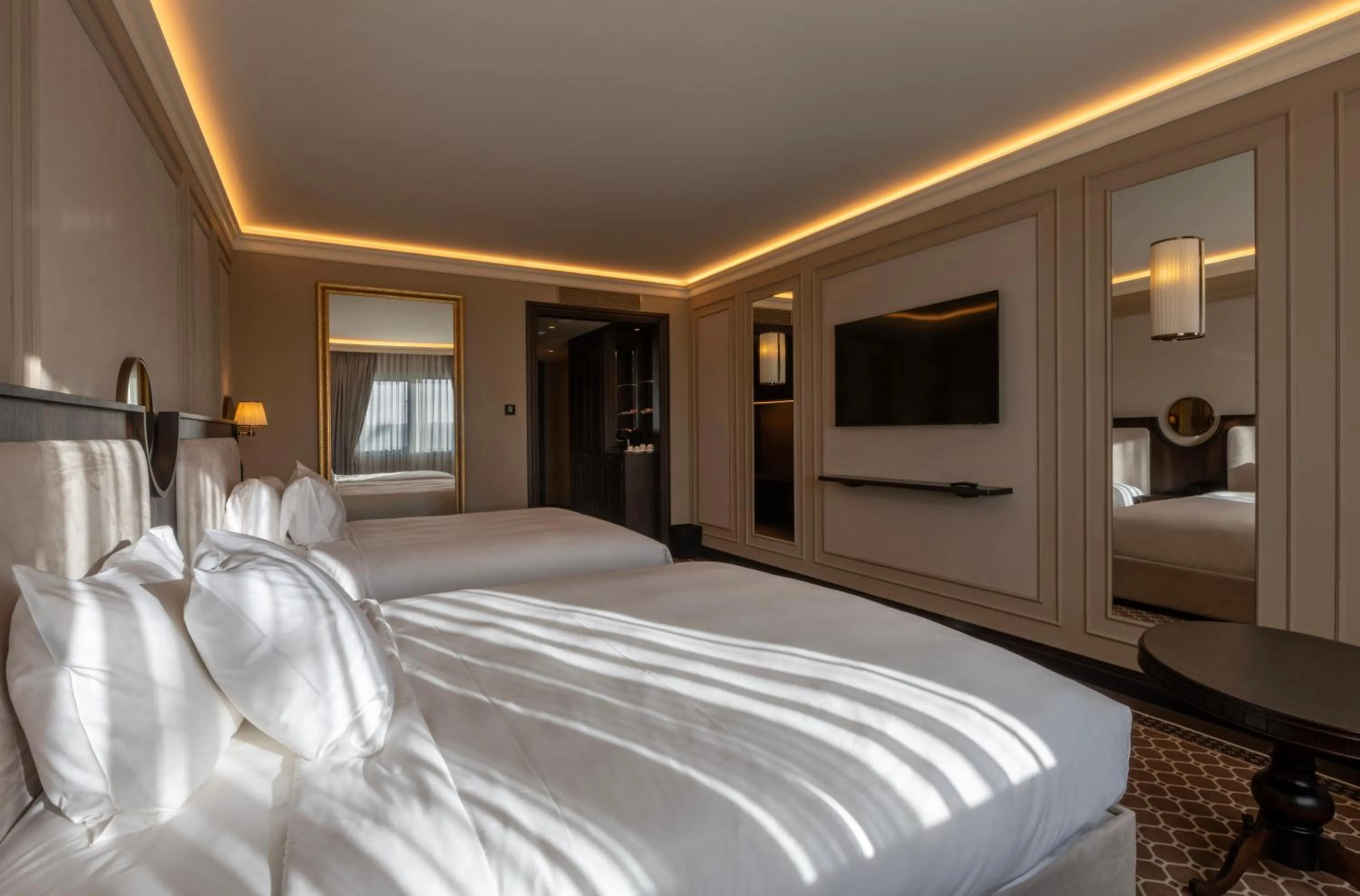 Bedroom, Bed in GoldenEye Hotel & Casino