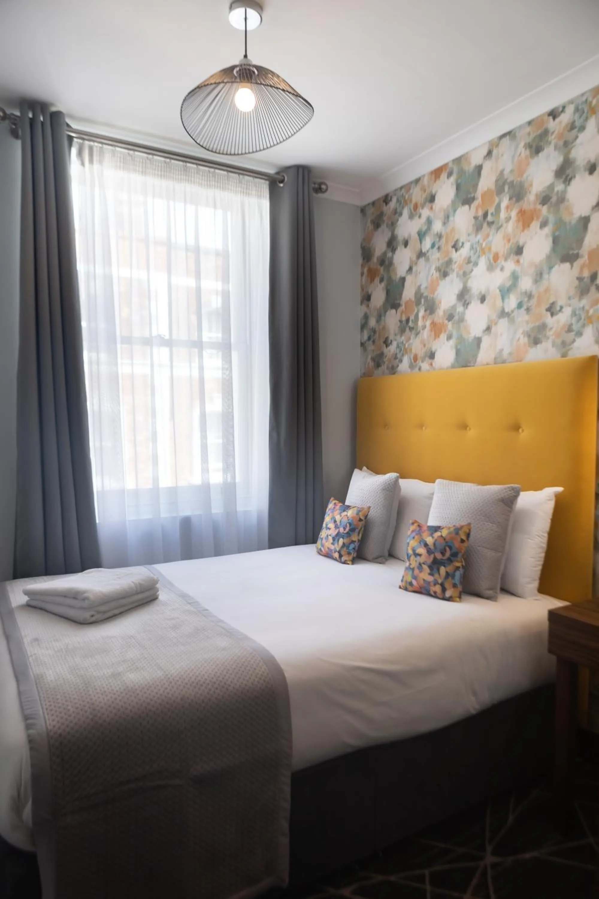 Property building, Bed in Paddington Park Hotel