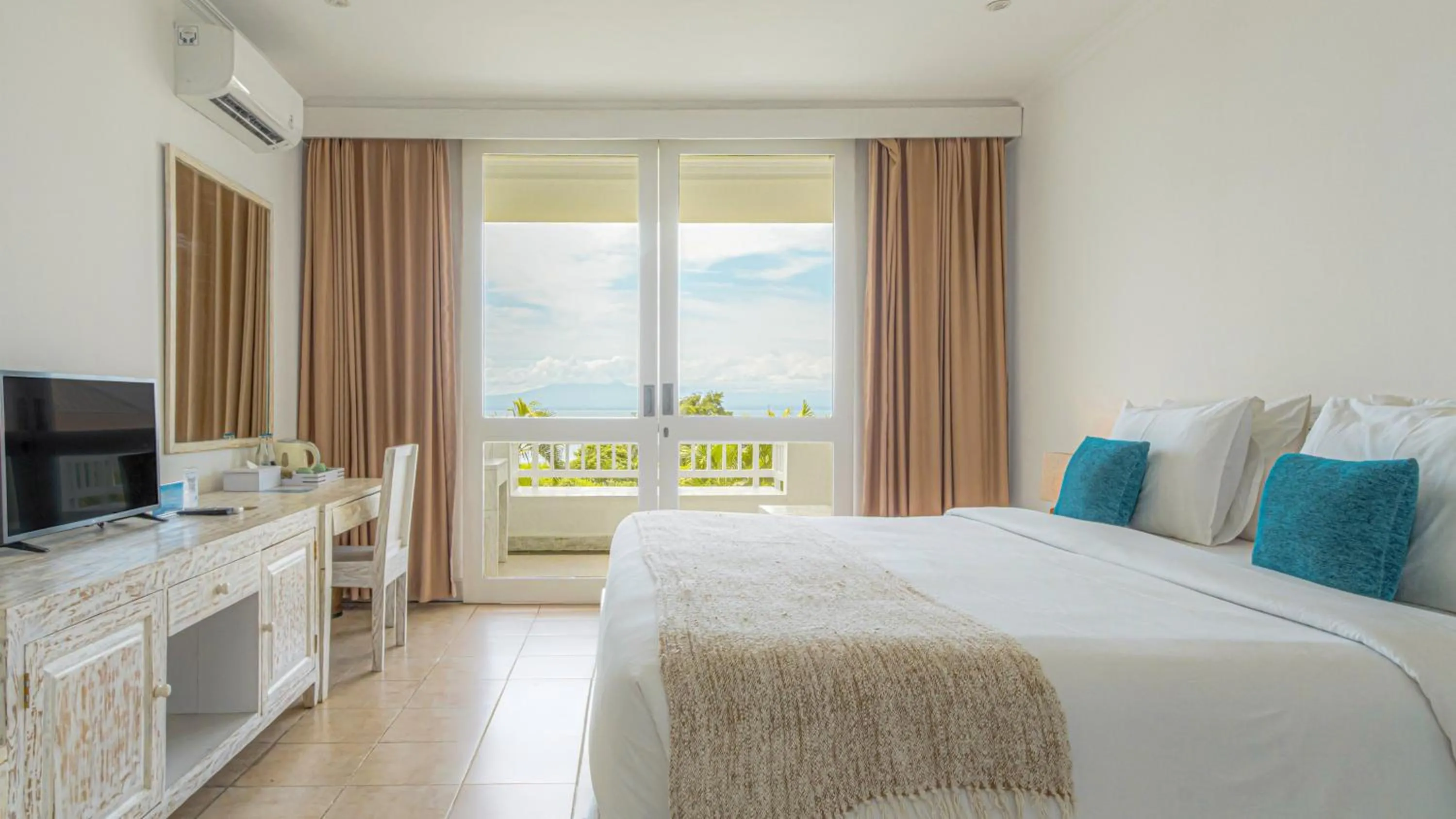 View (from property/room), Bed in Blue Point Resort and Spa