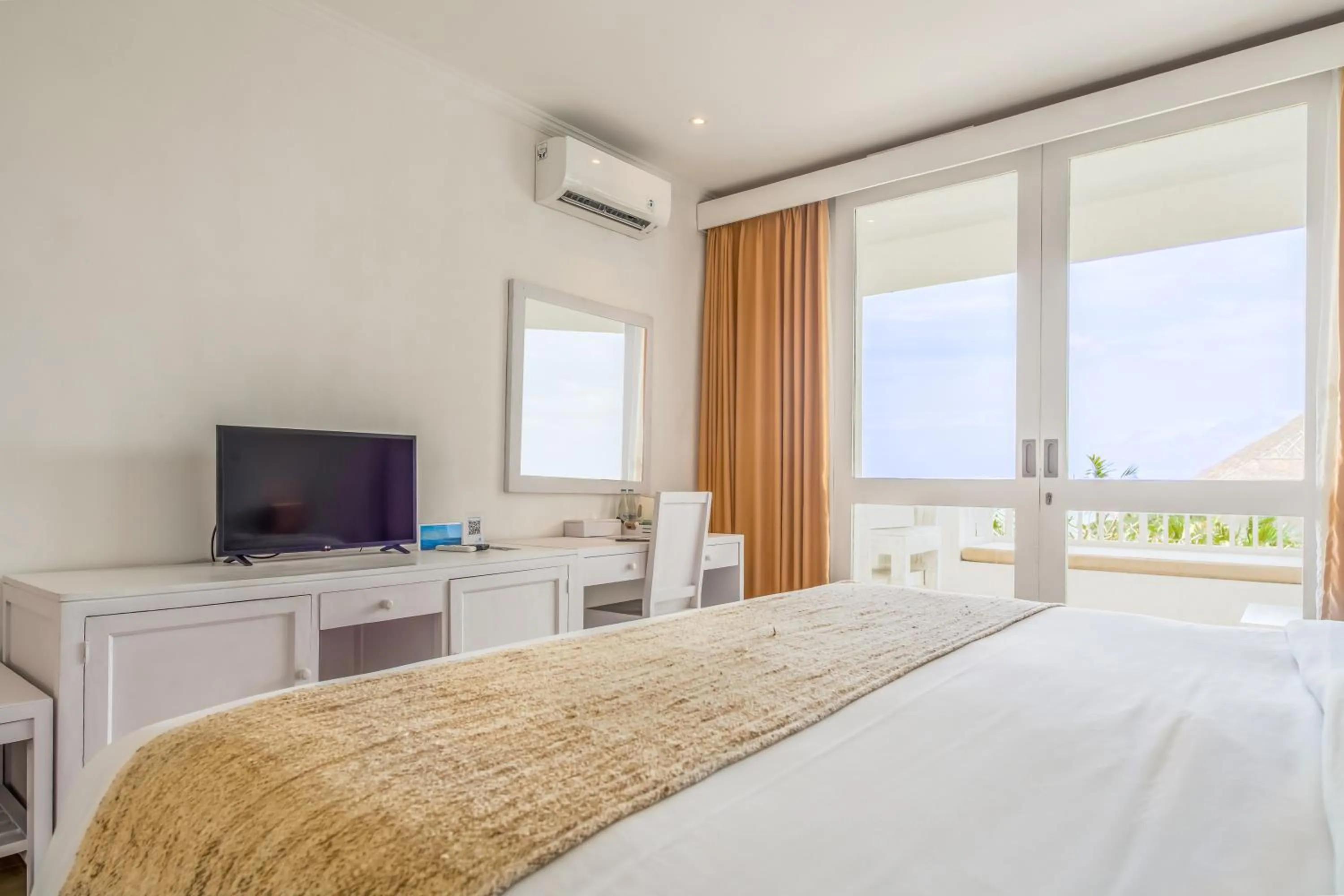 Bedroom, Bed in Blue Point Resort and Spa