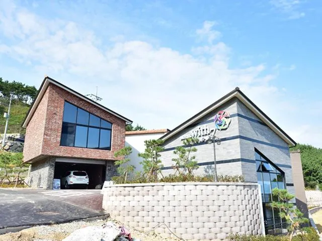 Property building in Gyeongnam goseong Hotel With7