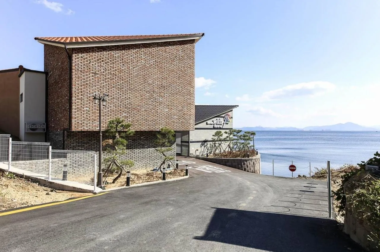 Property building in Gyeongnam goseong Hotel With7