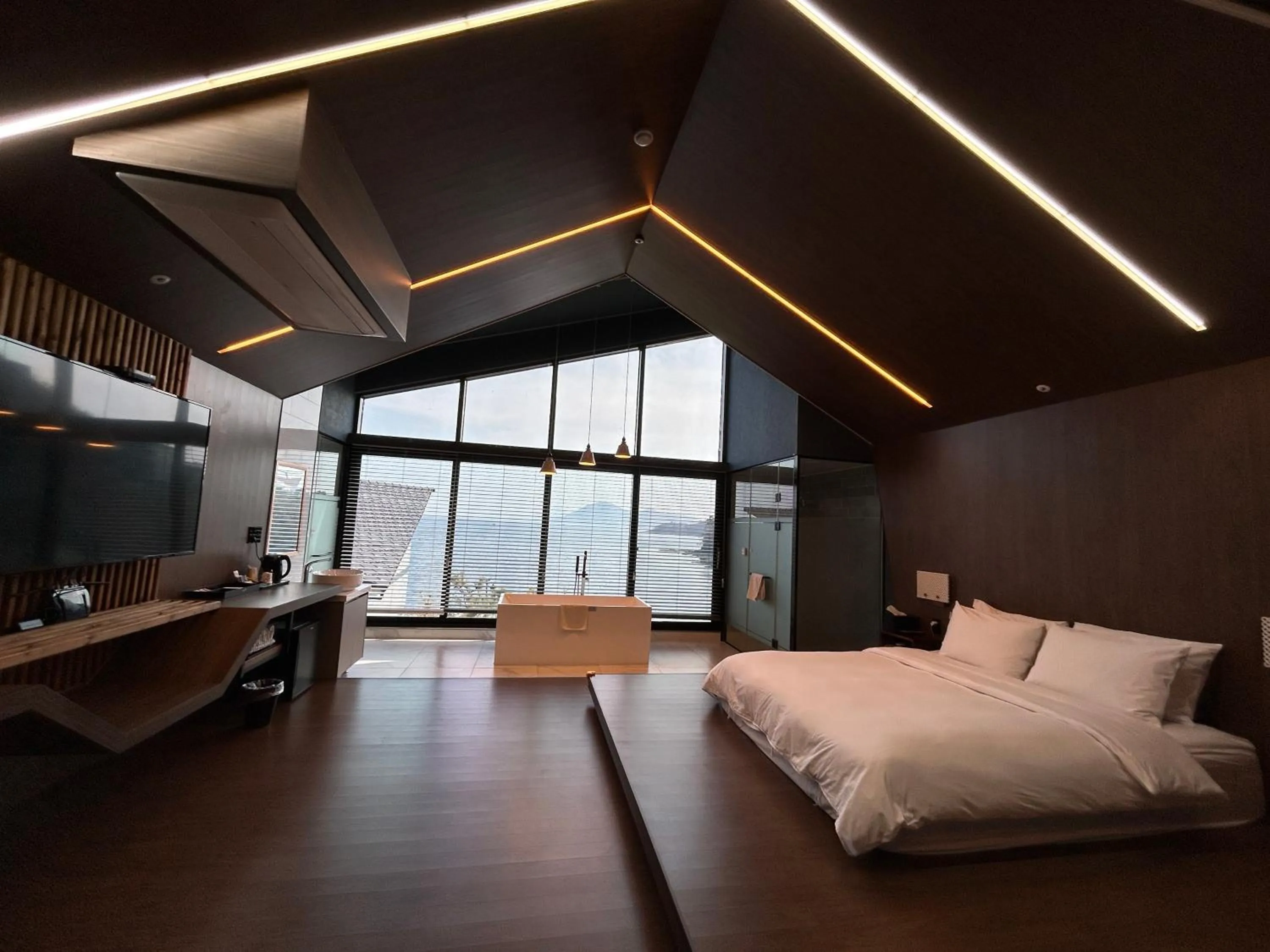 Bed in Gyeongnam goseong Hotel With7