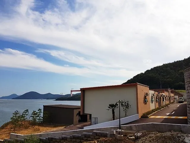 Property building in Gyeongnam goseong Hotel With7