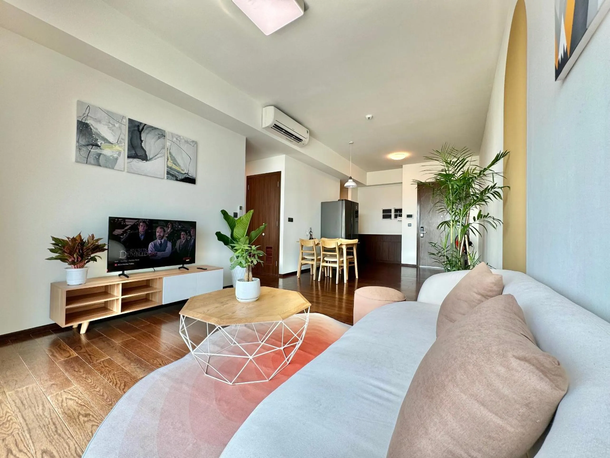 Communal lounge/ TV room in Homie's Dedge Thao Dien Luxury Apartment