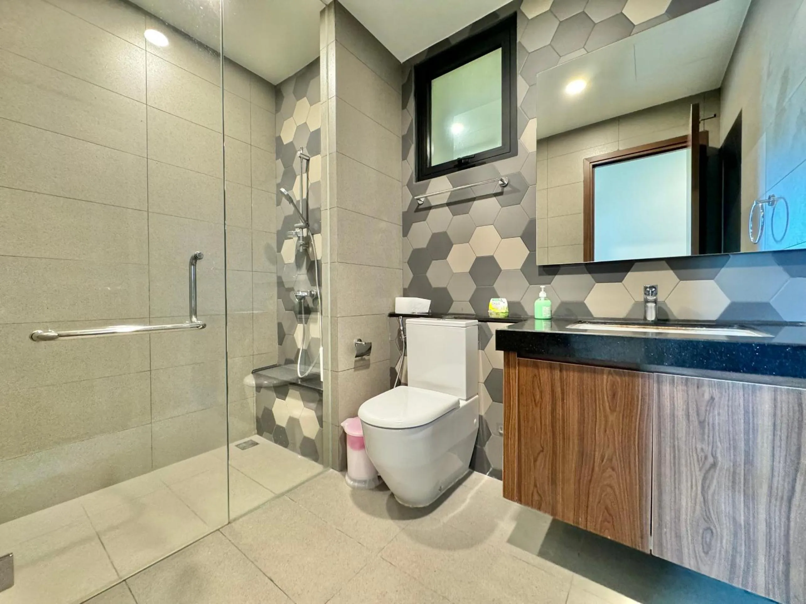 Homie's Dedge Thao Dien Luxury Apartment