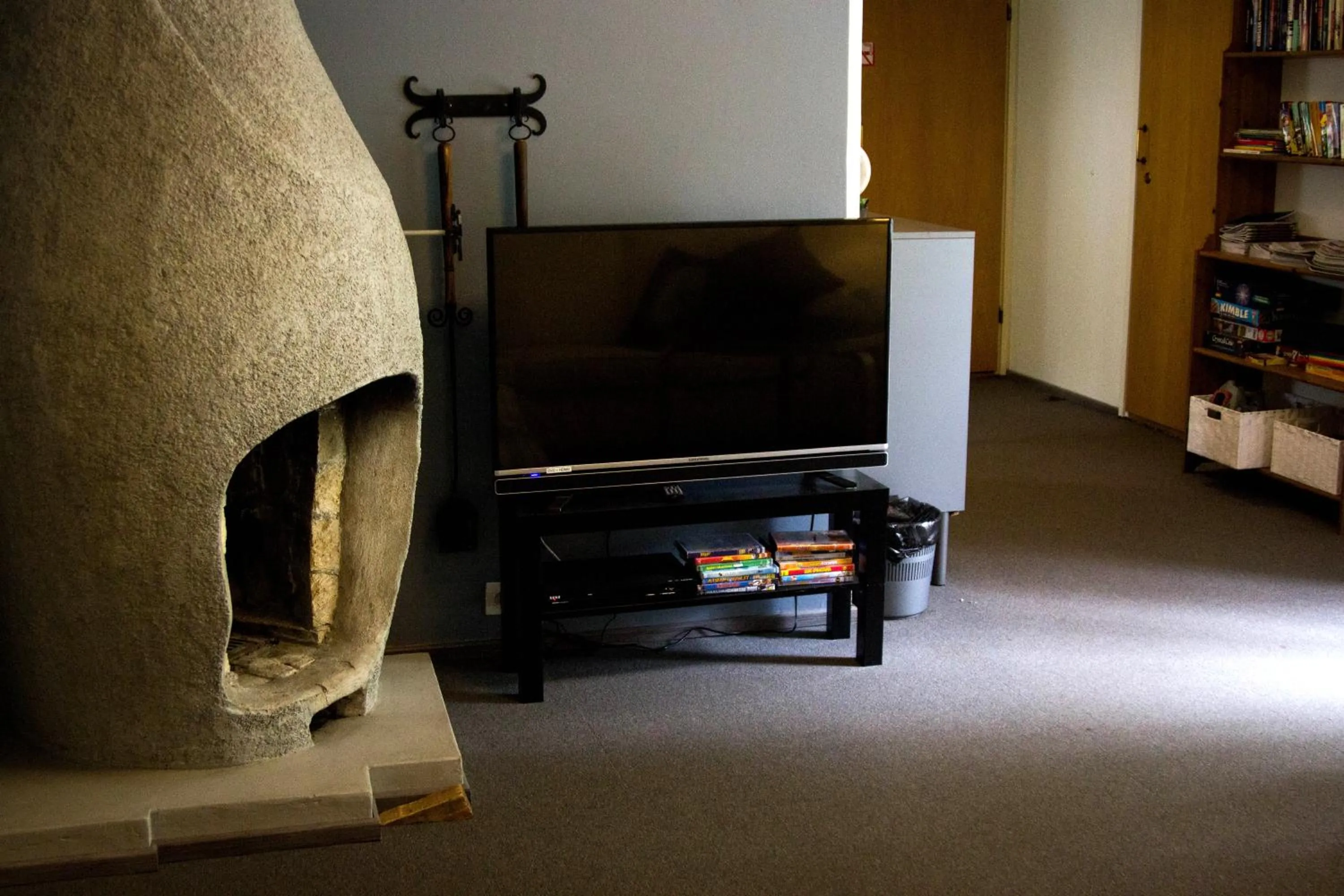 Communal lounge/ TV room in Hotelli-Ravintola Gasthaus Lohja