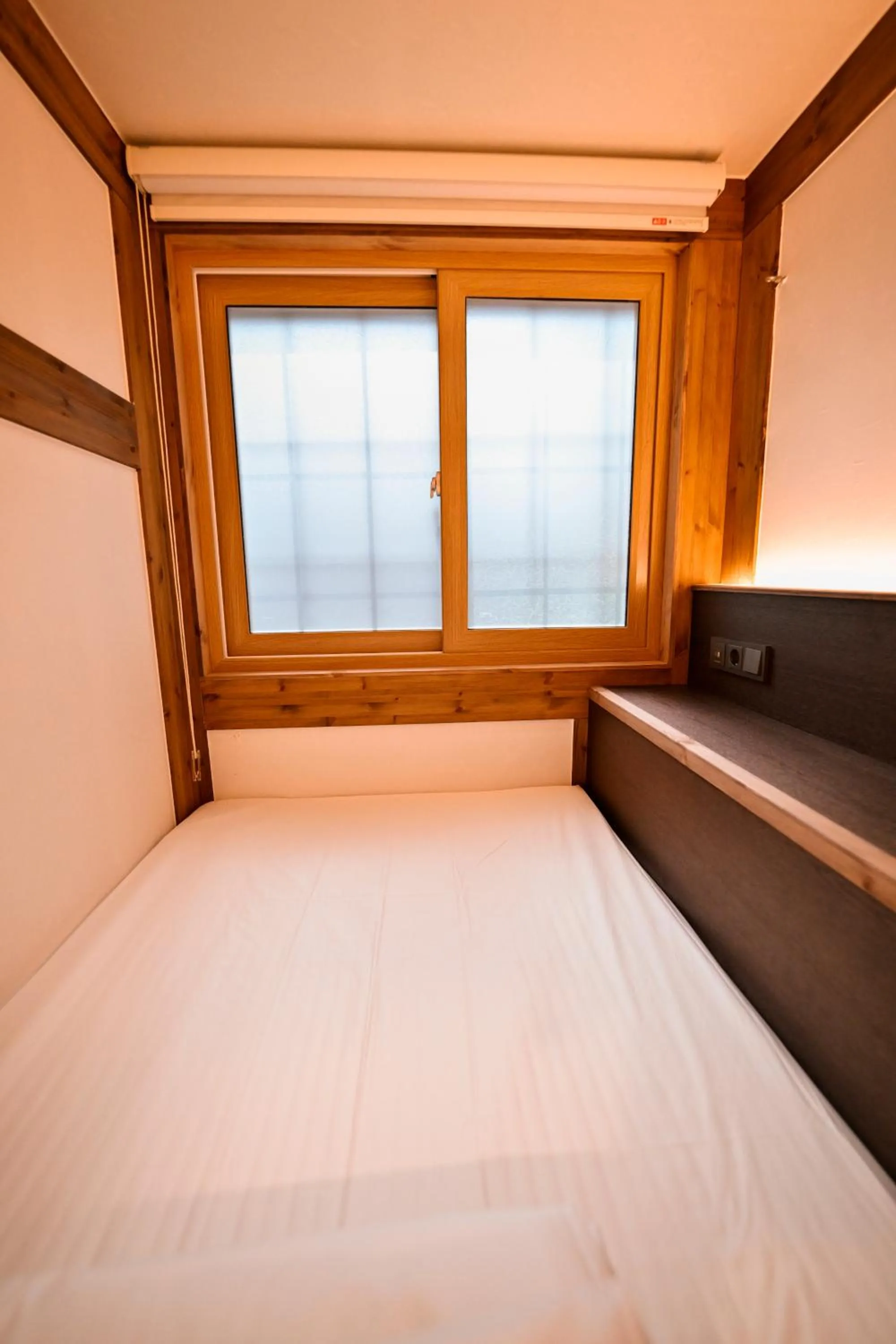 Photo of the whole room, Bed in Hanok Hotel DAAM Seoul
