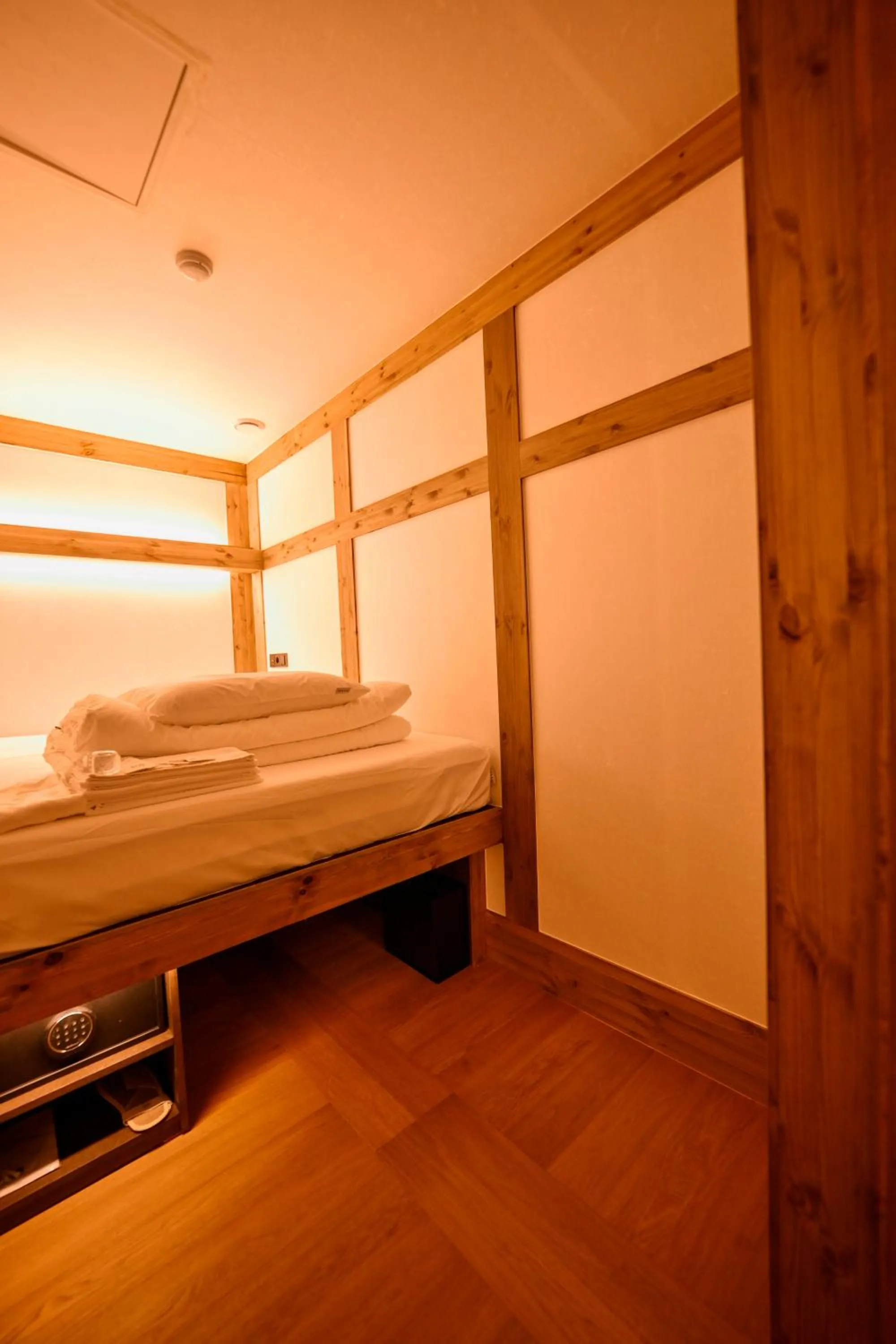 Photo of the whole room, Bed in Hanok Hotel DAAM Seoul