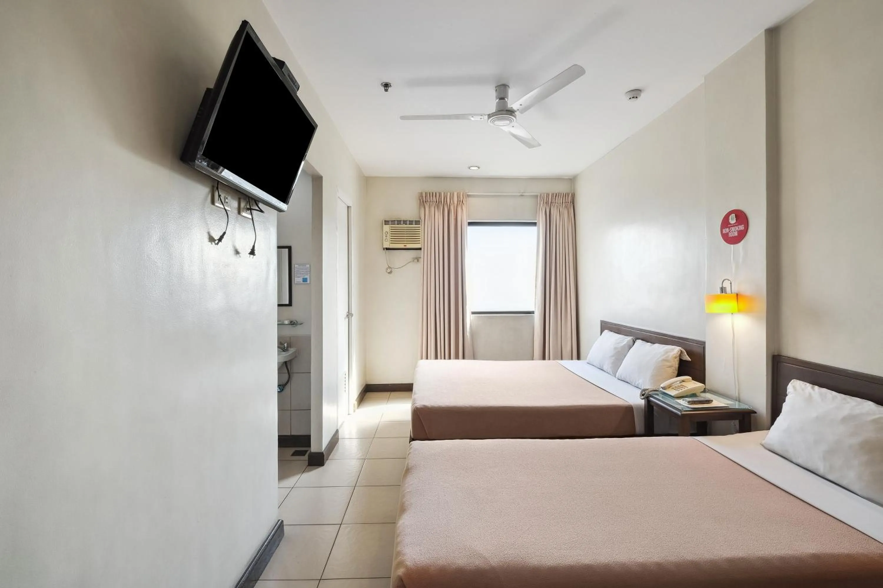 Bed in Governor Forbes Inn - Manila City Center