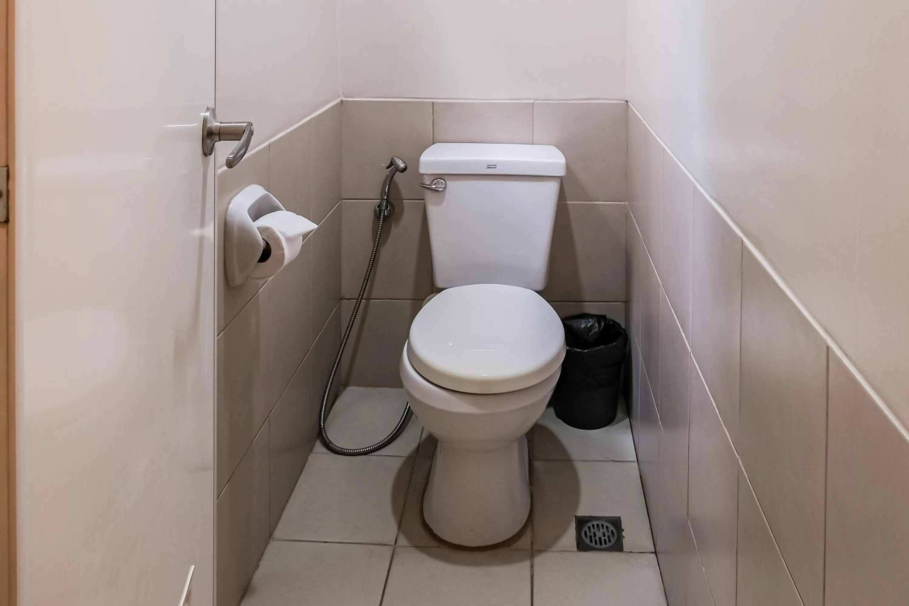 Bathroom in Governor Forbes Inn - Manila City Center