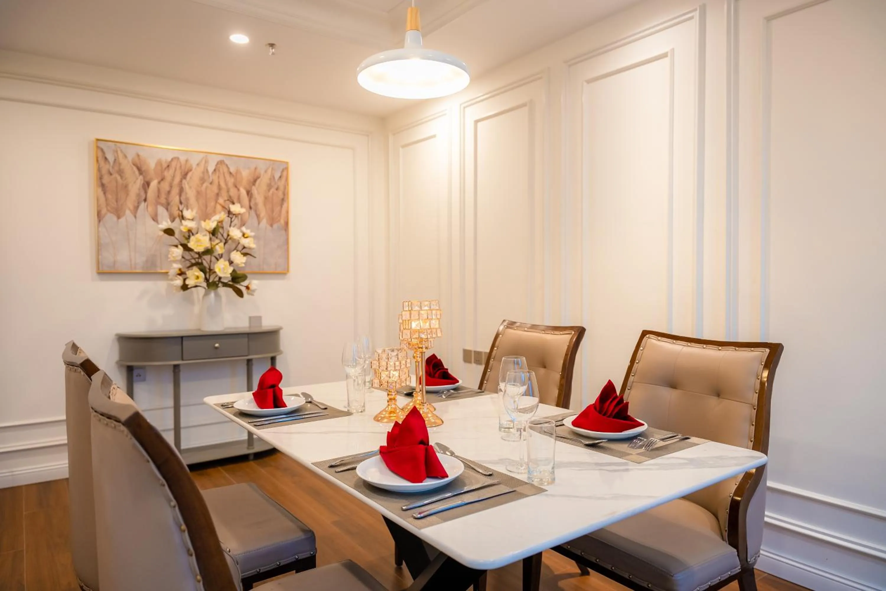 Restaurant/places to eat in Love St - Hanoi Hotel