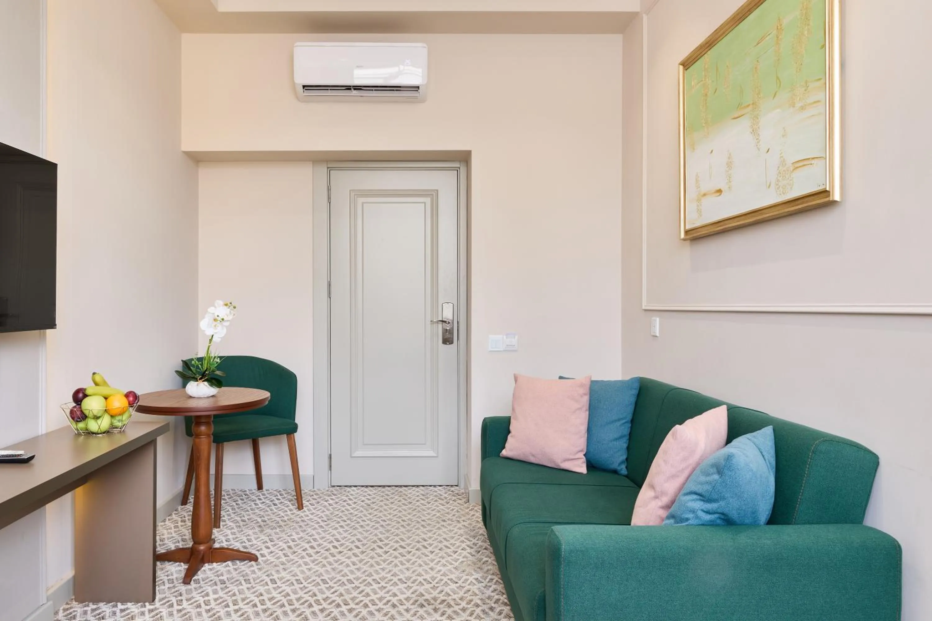 Maestro Address Hotel