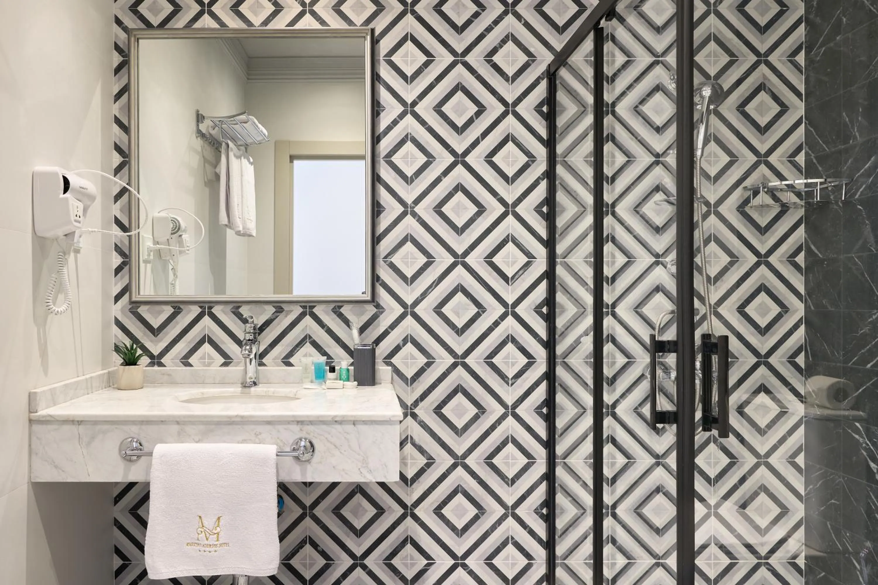 Maestro Address Hotel