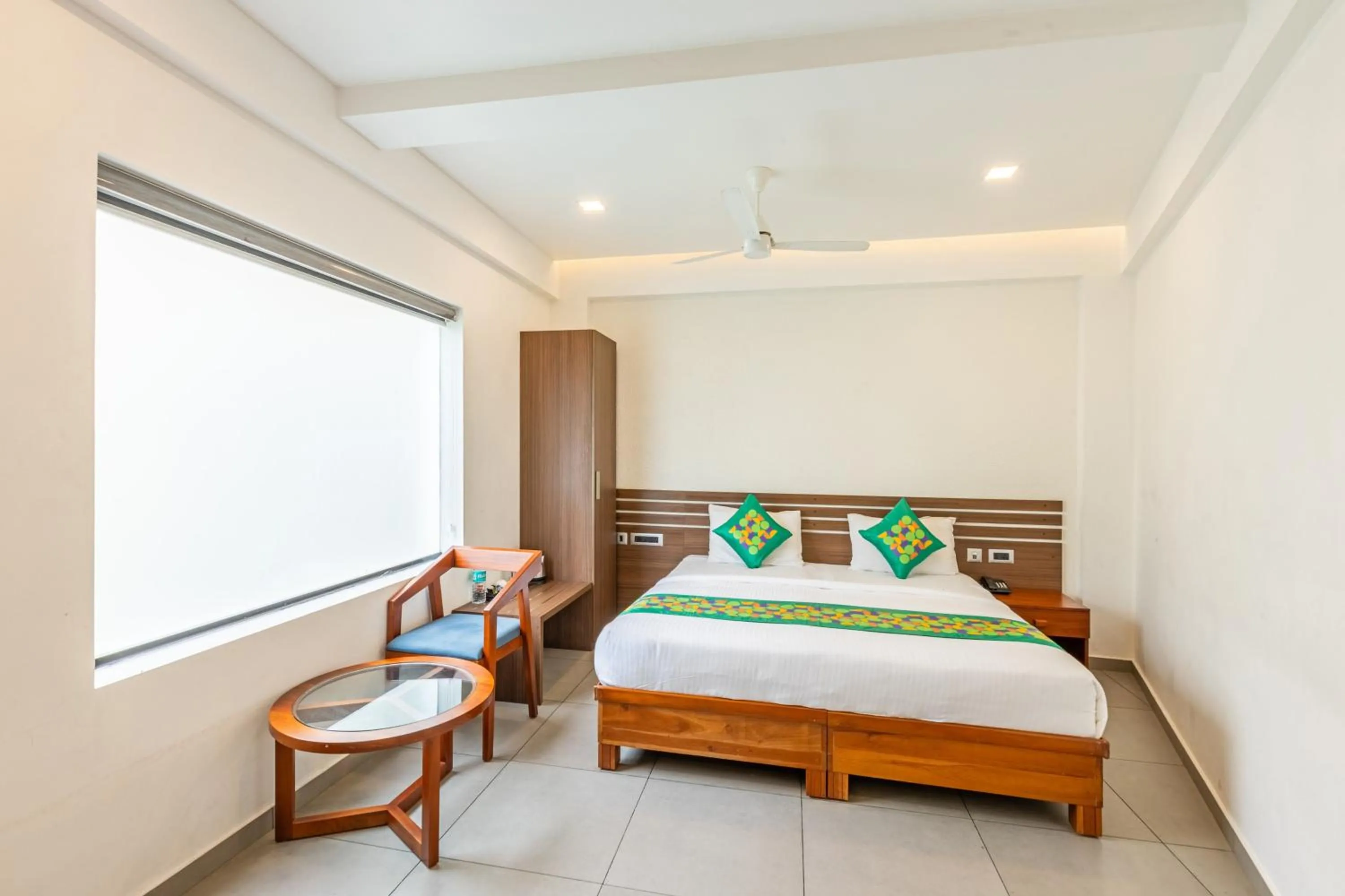 Bedroom, Bed in Treebo De Cloud 9 Regency