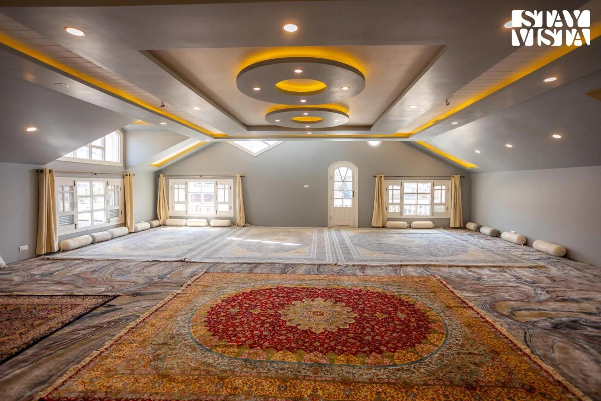 Lobby or reception, Bed in StayVista at Midsummer Moon - Mountain View with Courtyard