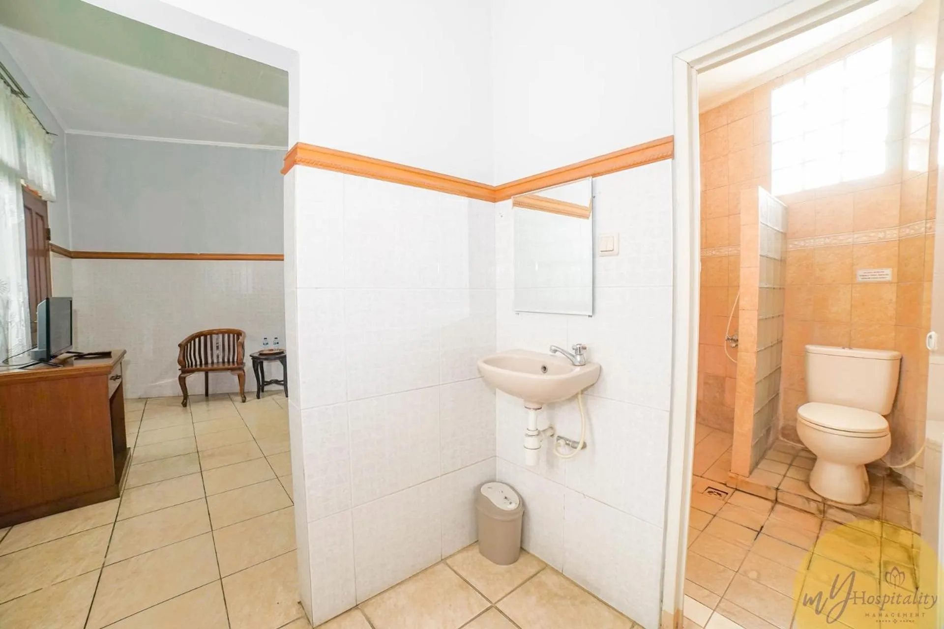 Toilet in Hotel Patradisa by My Hospitality