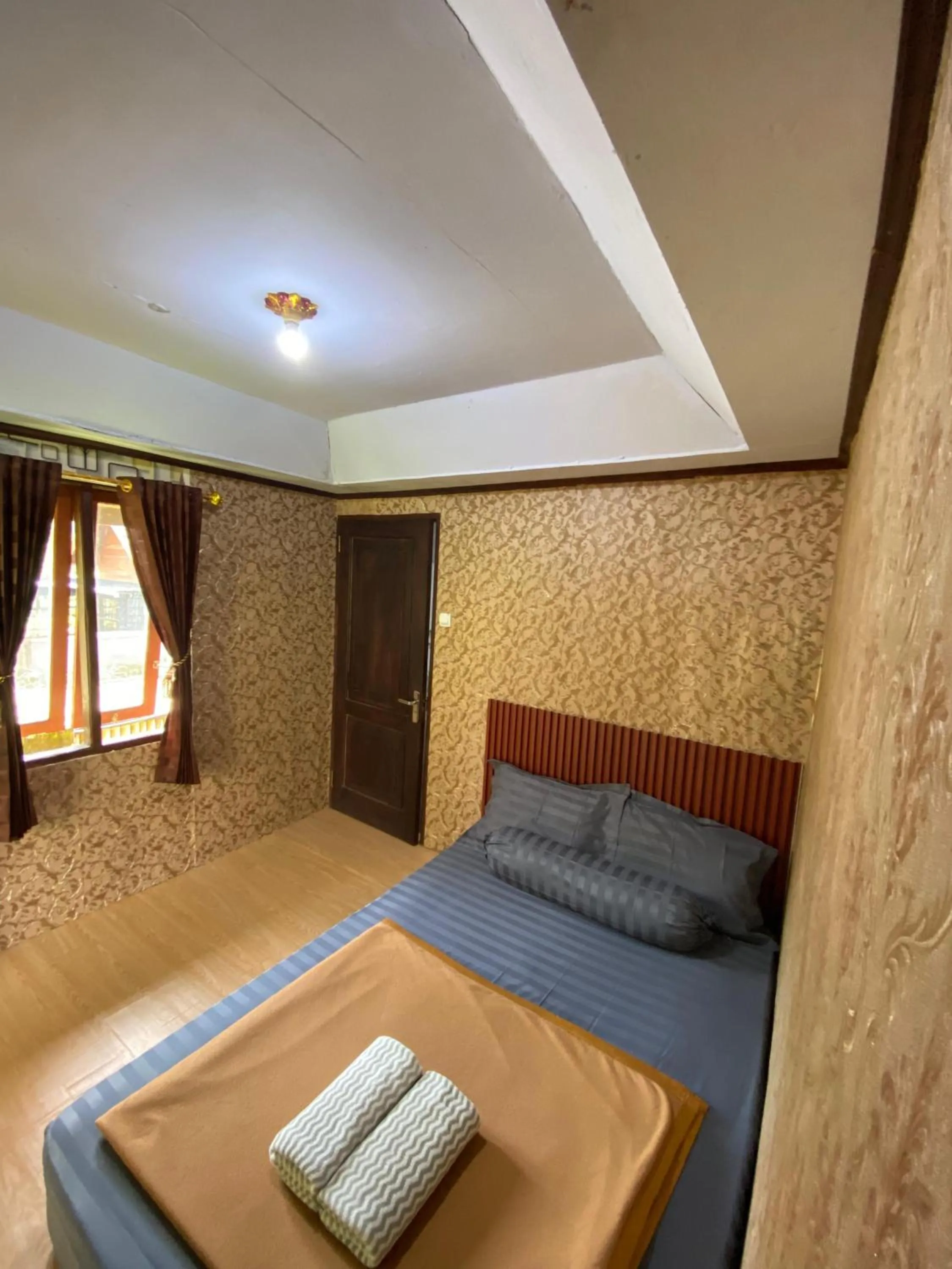 Bed in Puncak Rinjani Lodge