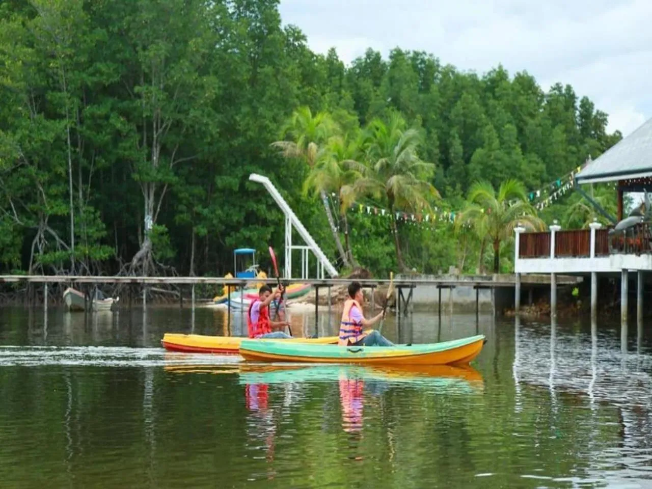 People in Nov Koh Kong Resort
