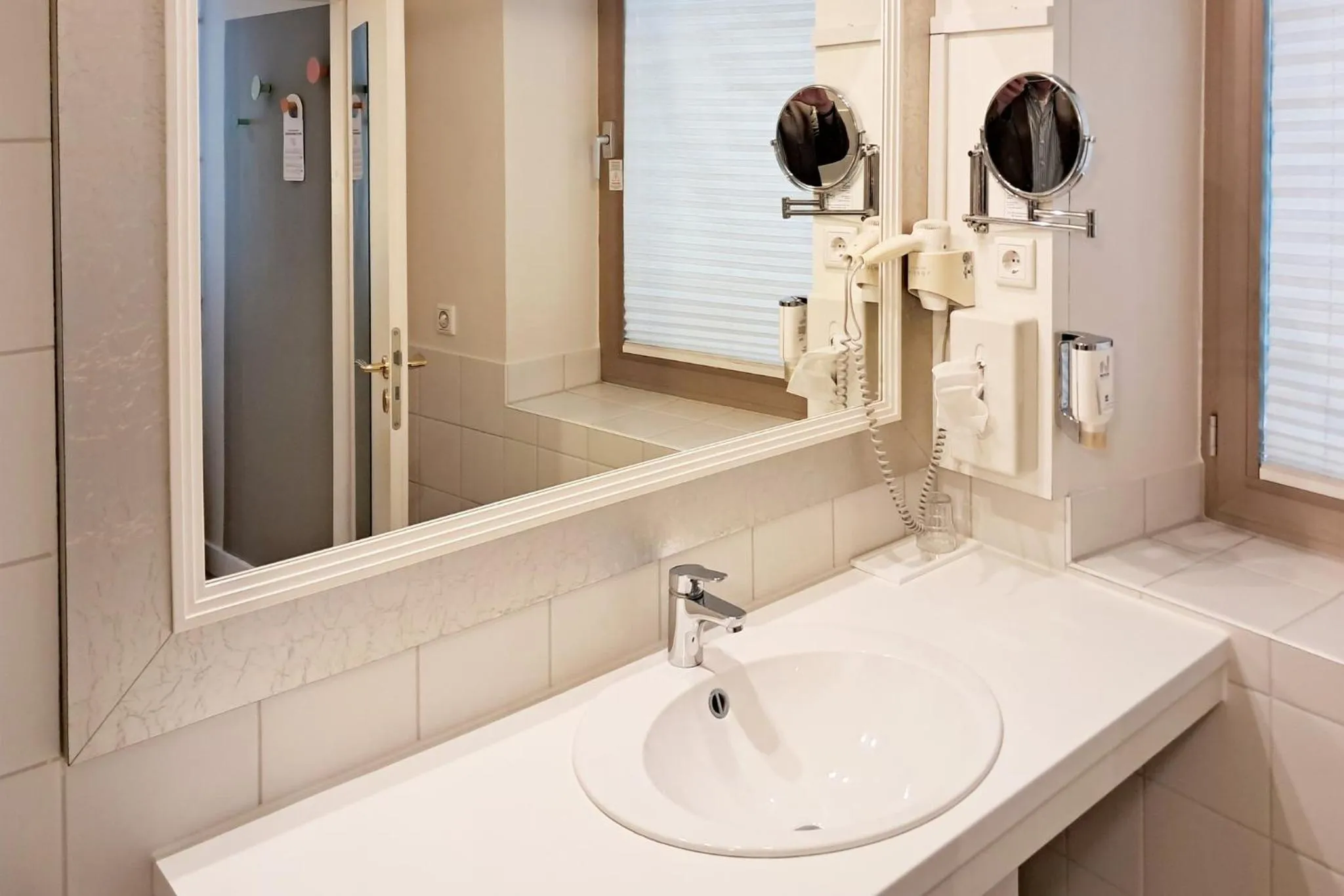 Bathroom in Garner Hotel Post Aschaffenburg by IHG